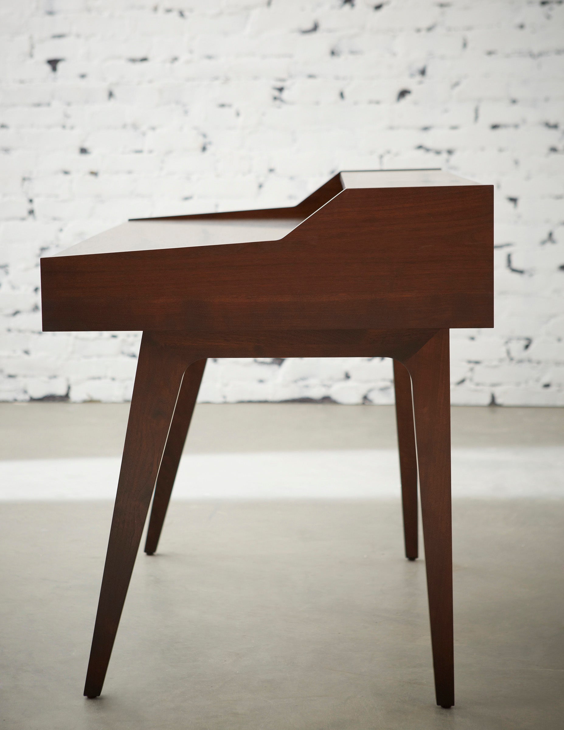 Serra Workspace Desk