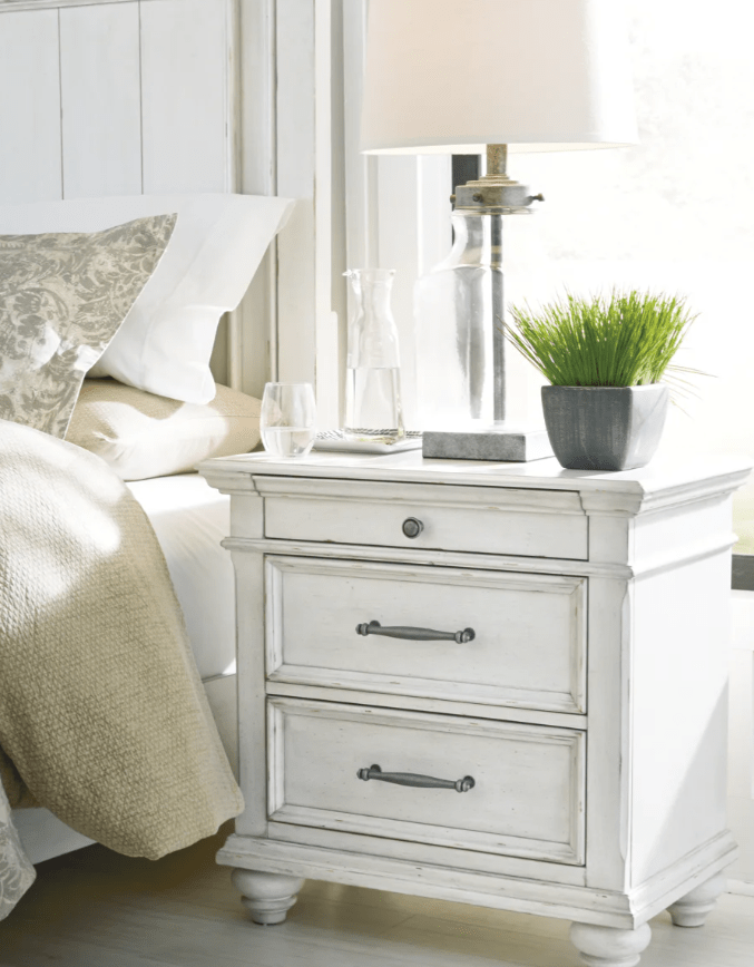 AshleyAshley B777 Kanwyn - Panel Bed with Storage Bench - Whitewash