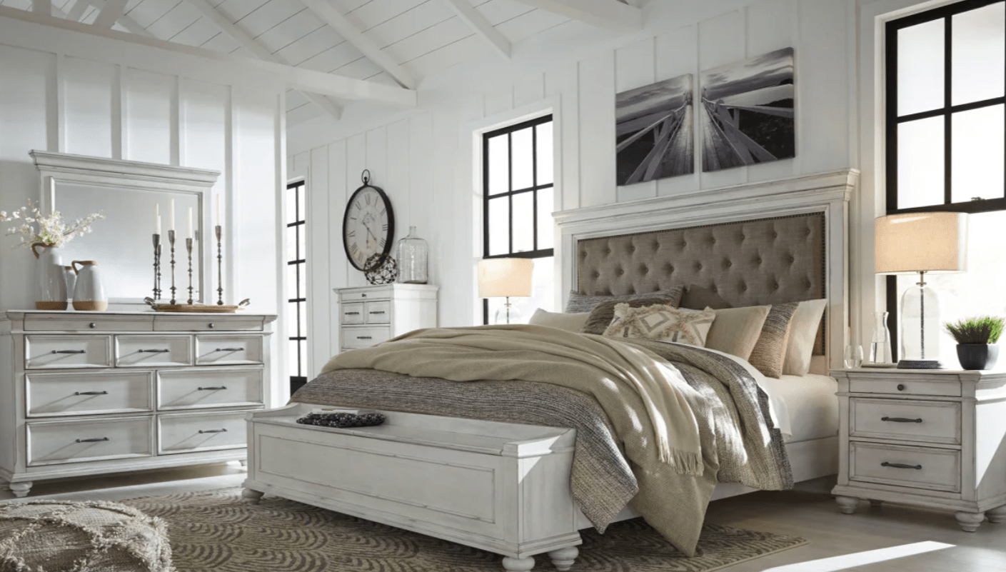 AshleyAshley B777 Kanwyn - Upholstered Bed with Storage Bench - Whitewash