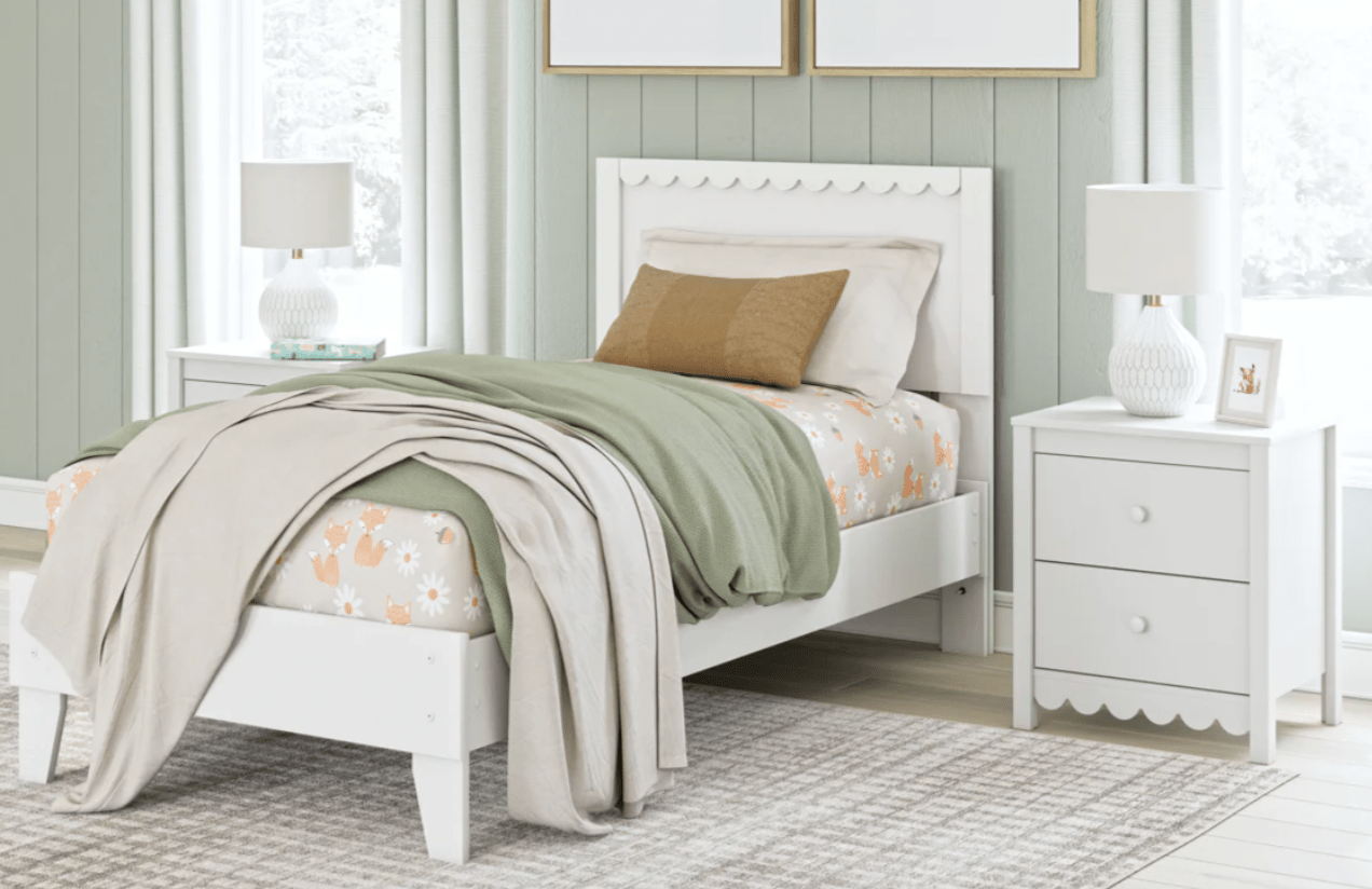 AshleyAshley EB1810 Hallityn - Panel Platform Bed - White
