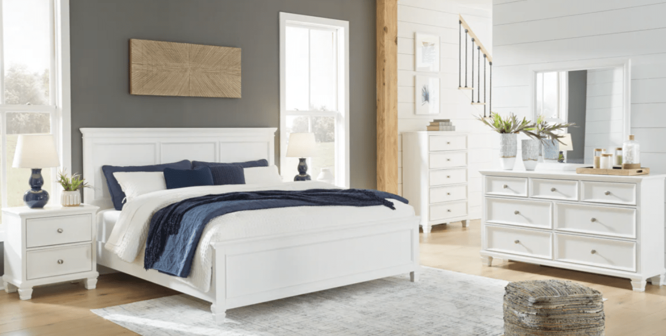 AshleyAshley Fortman - Panel Bed - B680