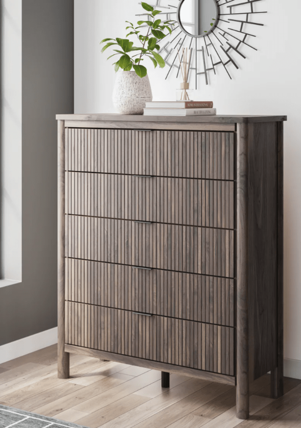 AshleyAshley PCB2614 Pamytta - Five Drawer Wide Chest - Brown