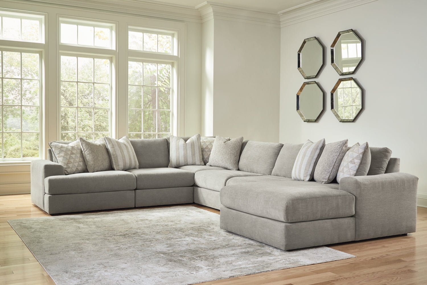 AshleyAvaliyah 6 - Piece Sectional with Chaise