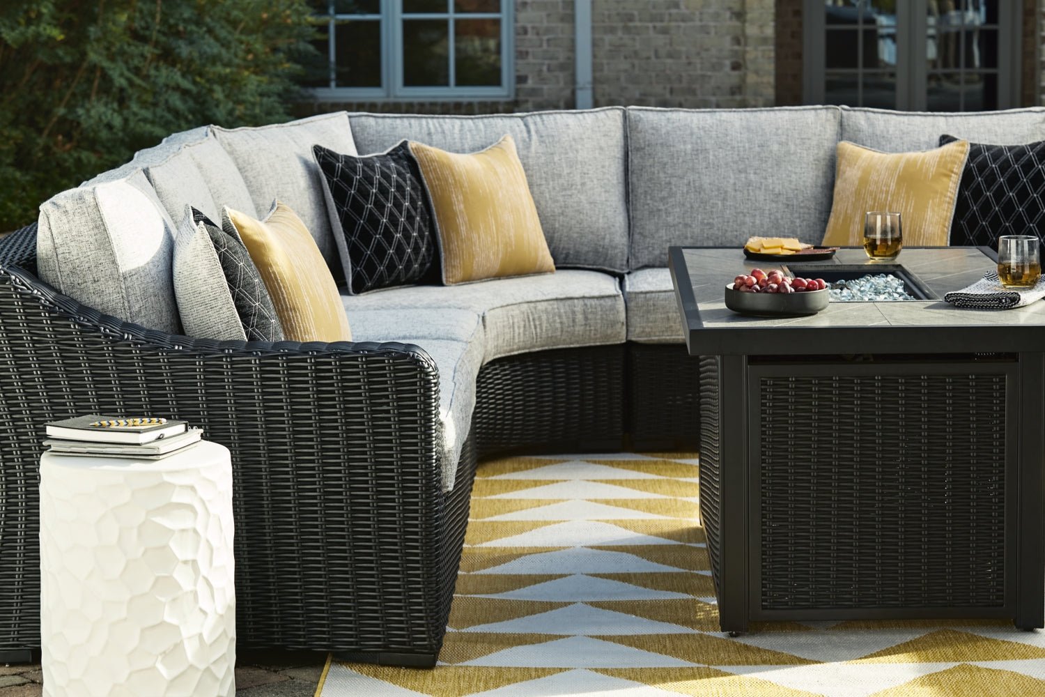 AshleyBeachcroft 3 - Piece Outdoor Sectional