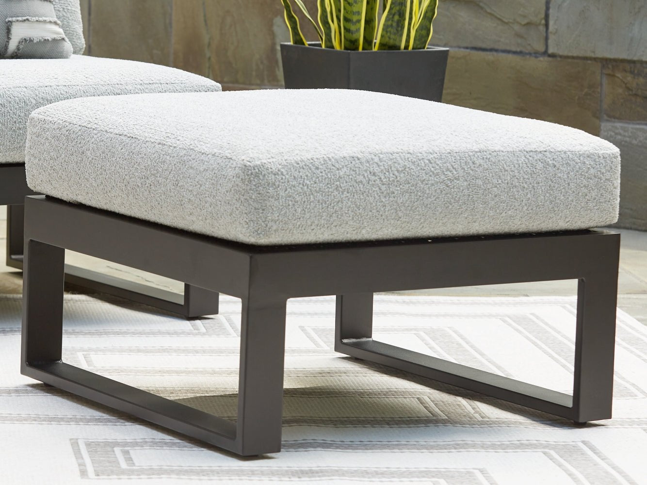 AshleyBeachloft 4 - Piece Outdoor Sectional