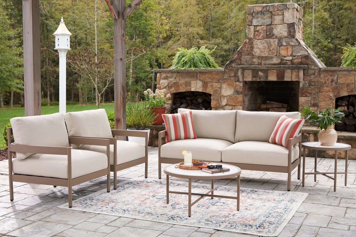 AshleyBluff Trail Outdoor Love/Chairs/Tables Set (Set of 5)