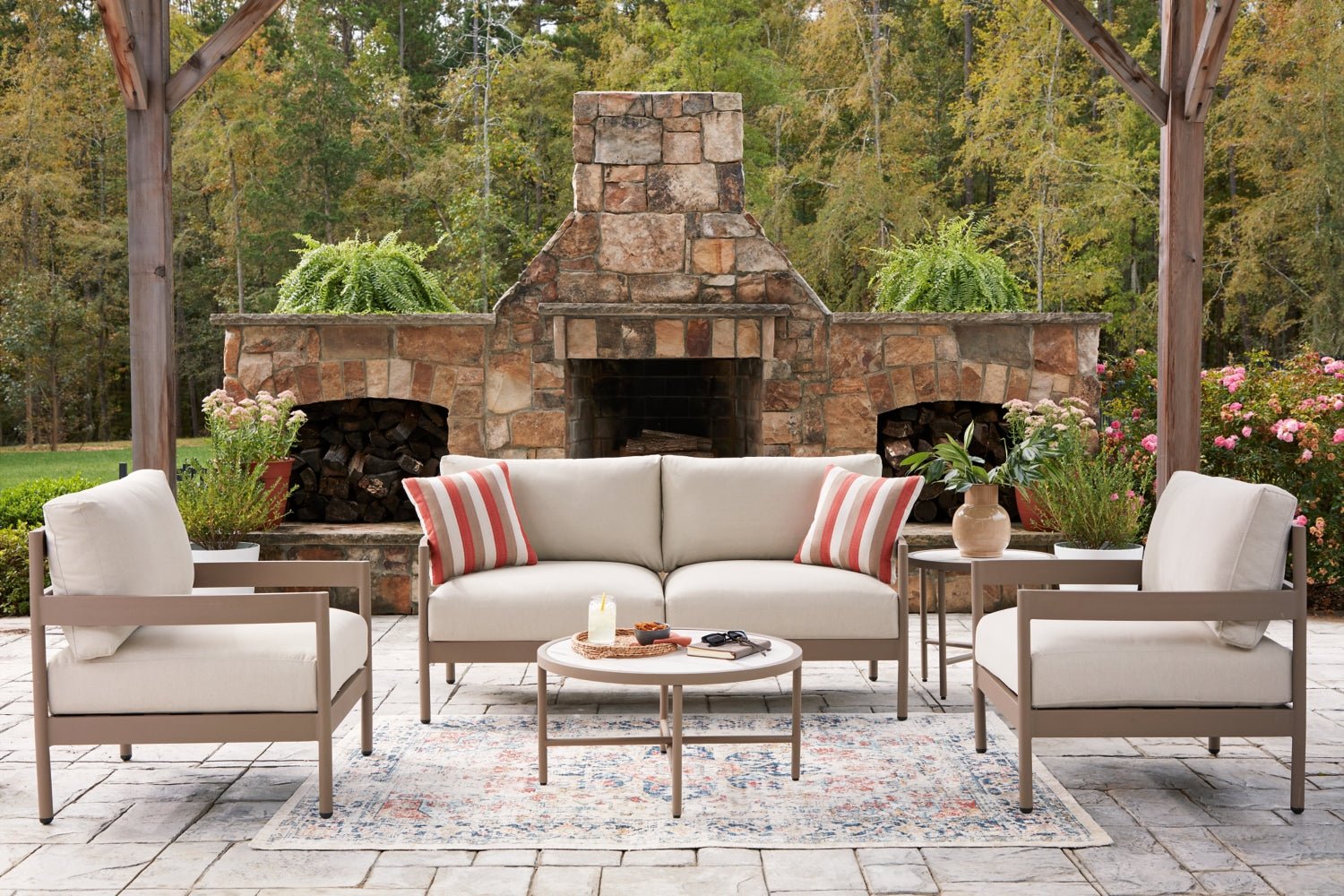 AshleyBluff Trail Outdoor Love/Chairs/Tables Set (Set of 5)