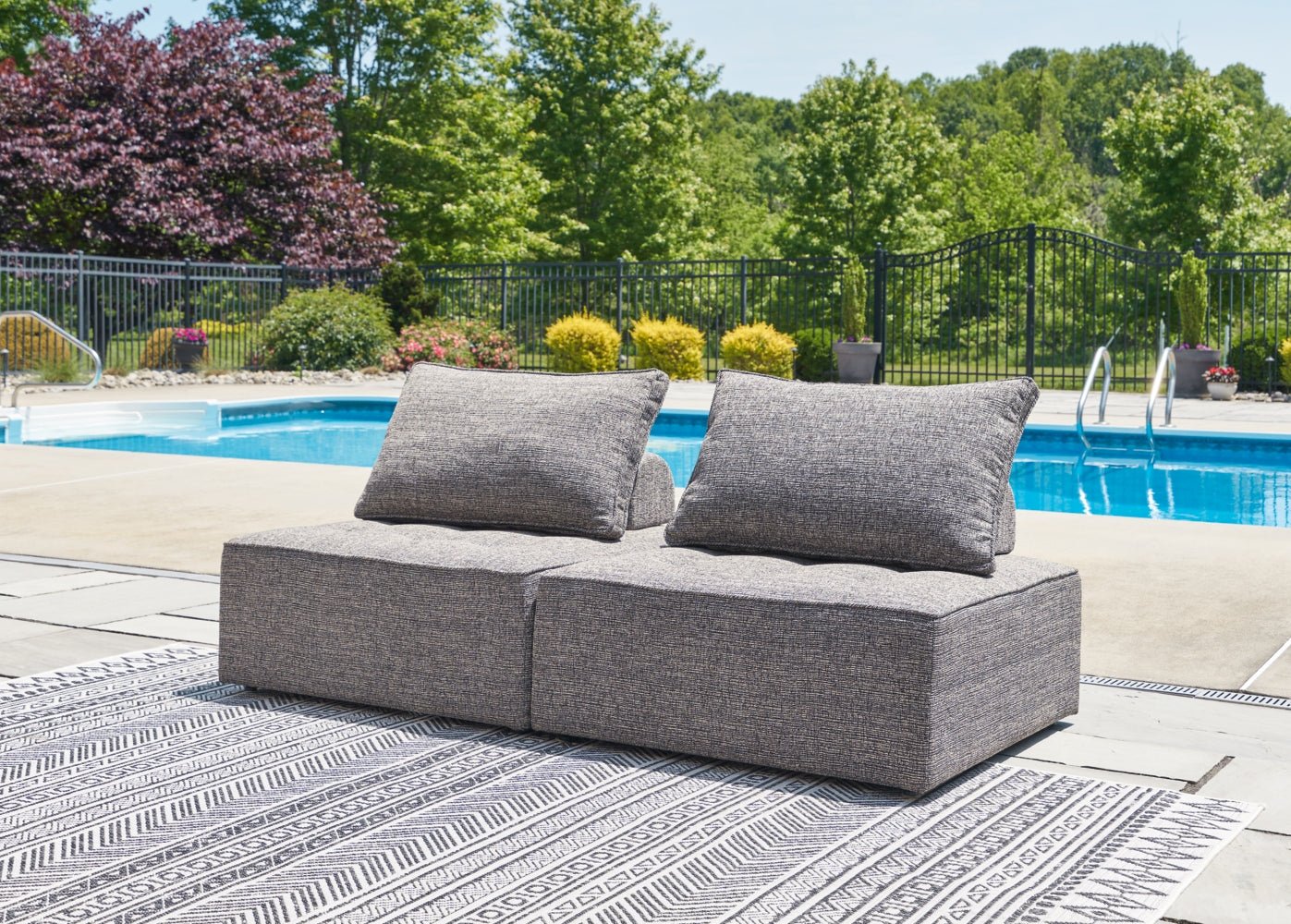 AshleyBree Zee 2 - Piece Outdoor Sectional