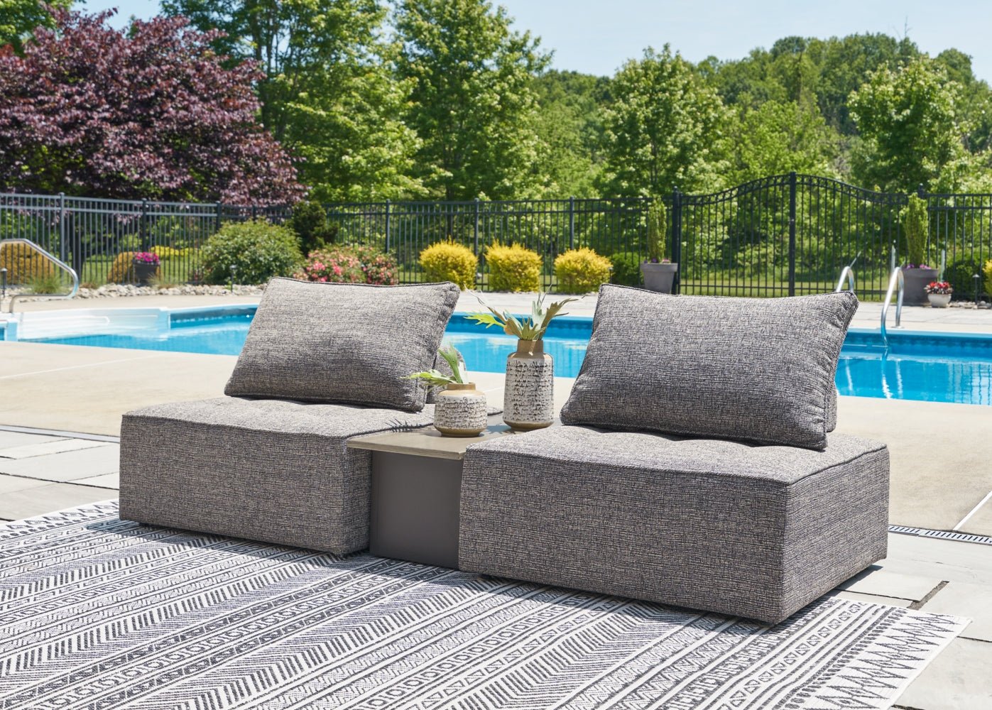 AshleyBree Zee 3 - Piece Outdoor Sectional