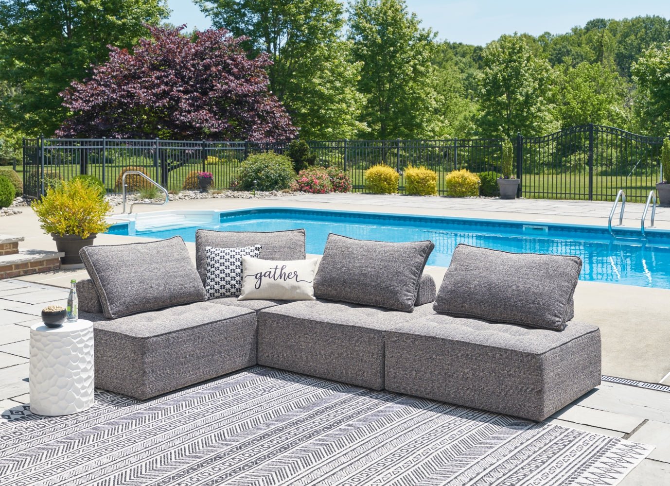 AshleyBree Zee 4 - Piece Outdoor Sectional
