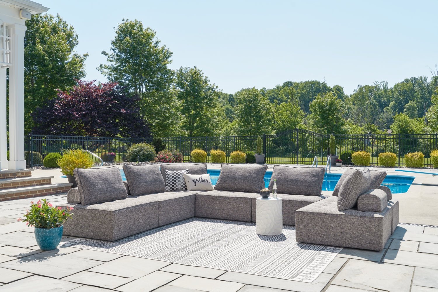 AshleyBree Zee 7 - Piece Outdoor Sectional