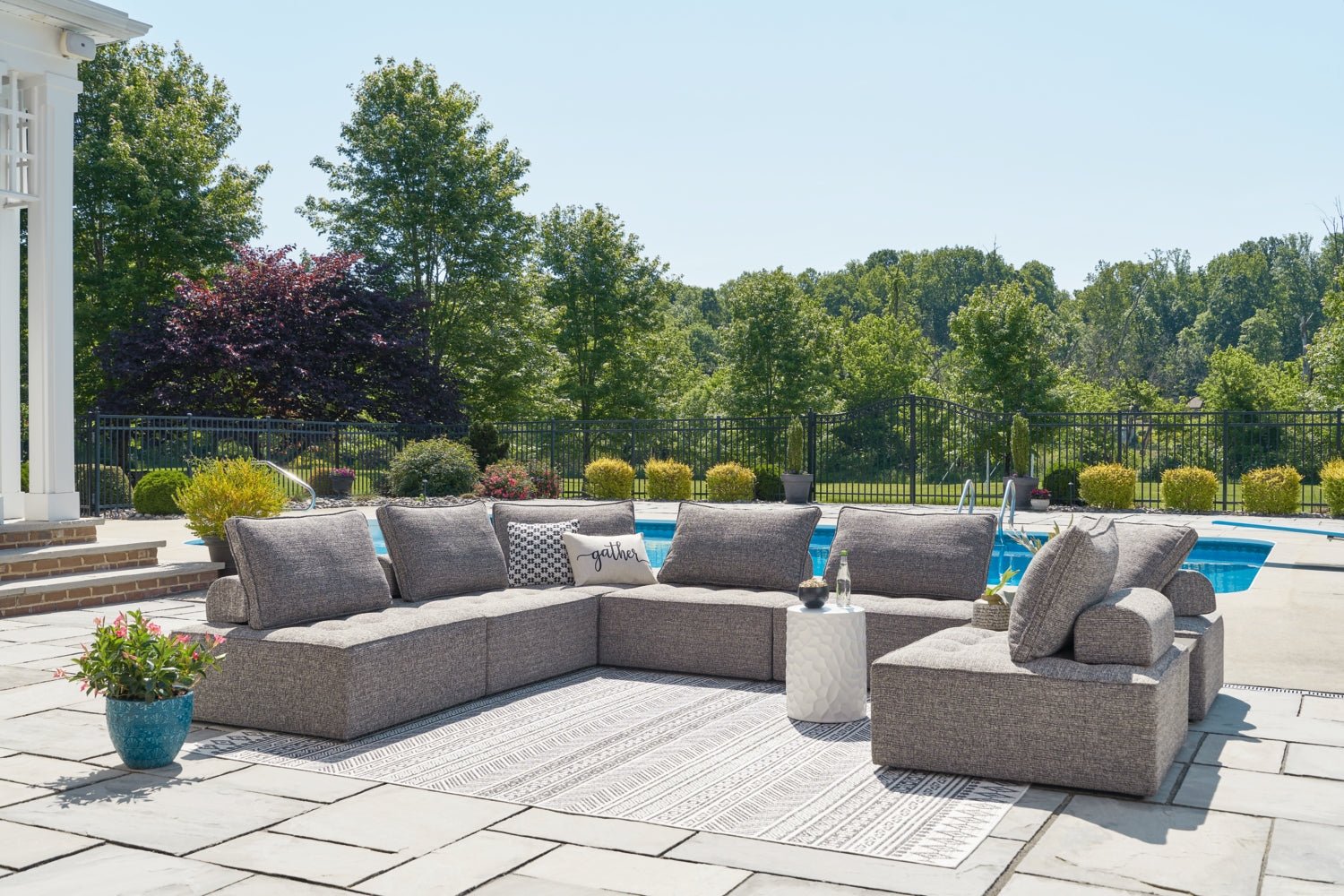 AshleyBree Zee 8 - Piece Outdoor Sectional