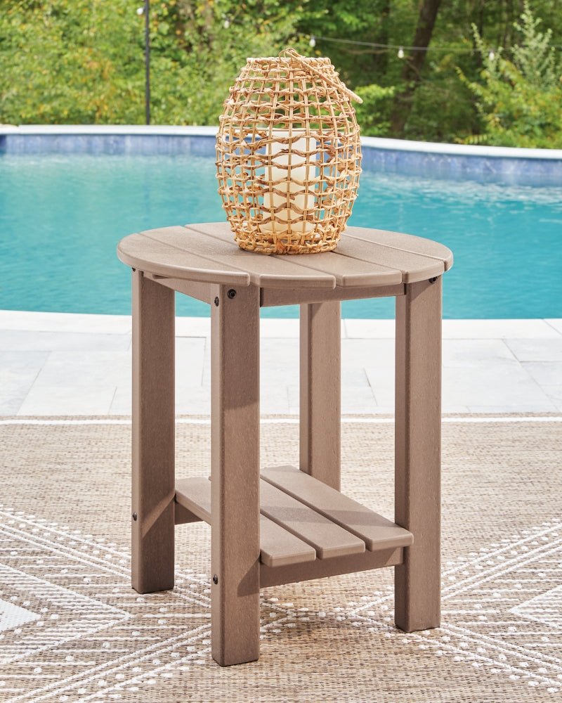 AshleyGrover Beach 2 Outdoor Lounge Chairs with End Table
