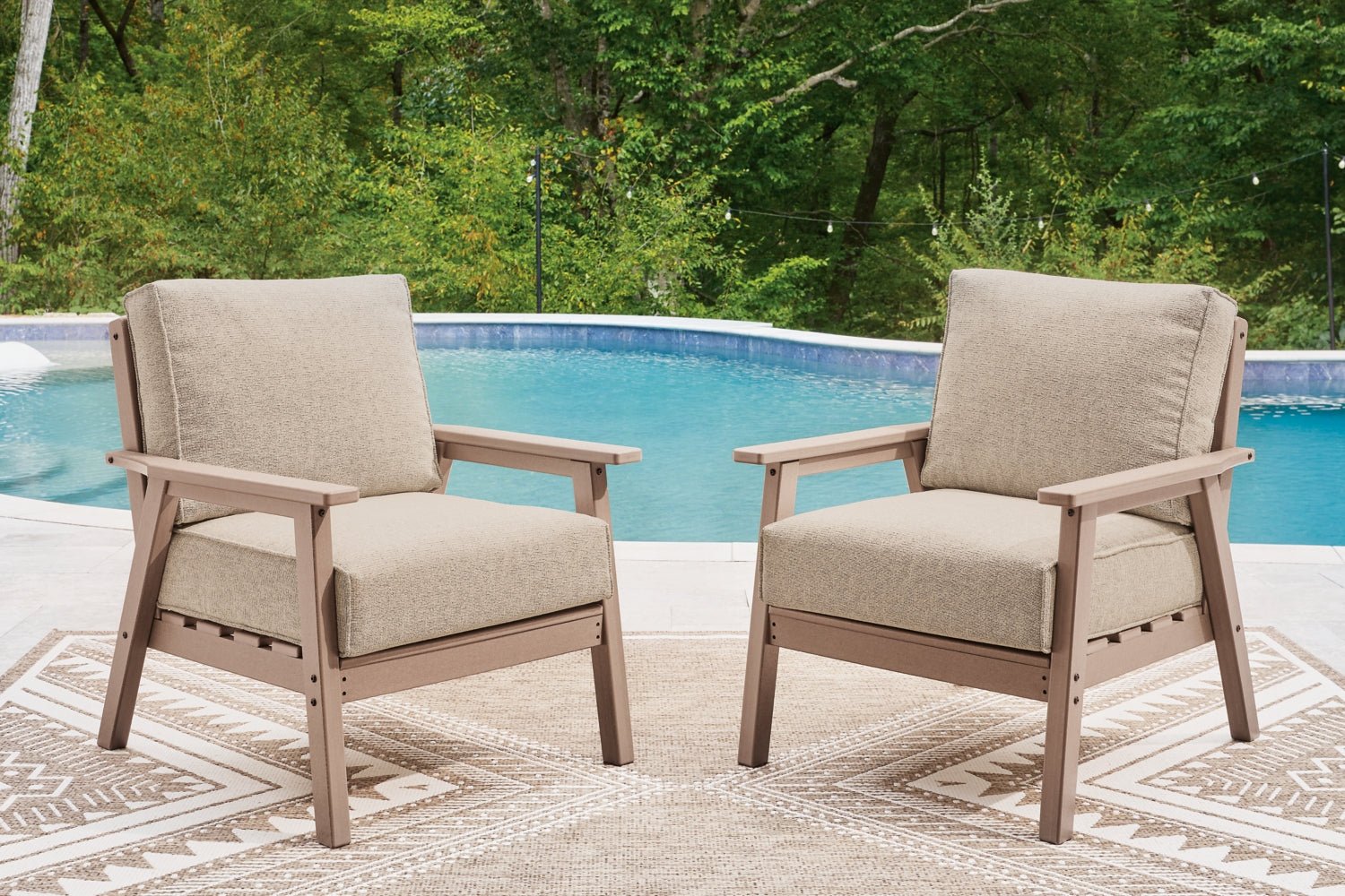 AshleyGrover Beach 2 Outdoor Lounge Chairs with End Table