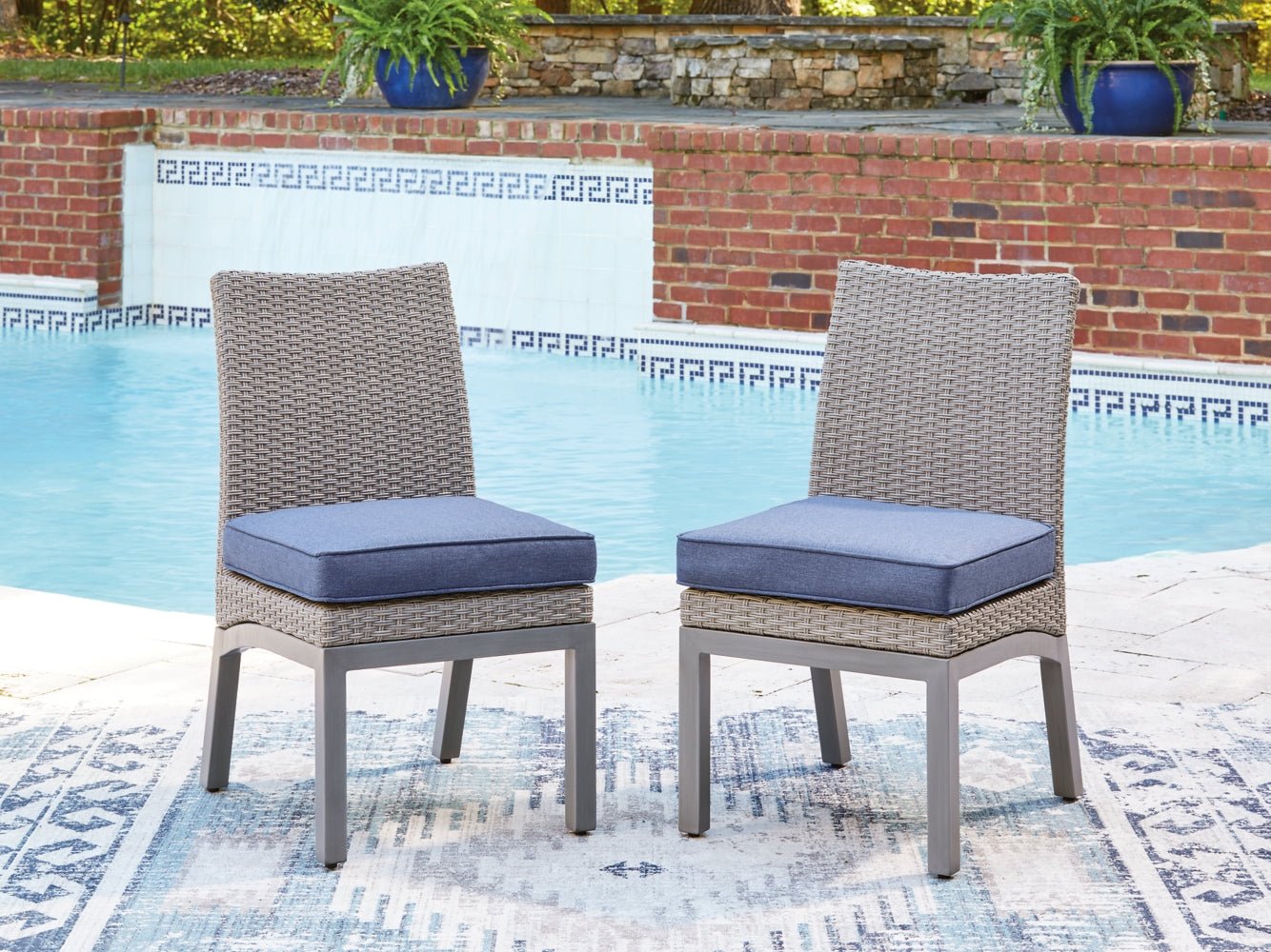 AshleyHalf Moon Beach Outdoor Side Chair with Cushion (Set of 2)