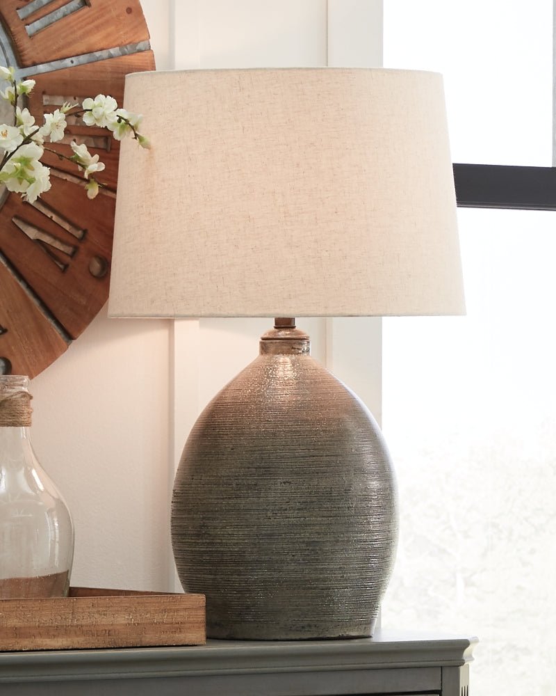 AshleyJoyelle Table Lamps