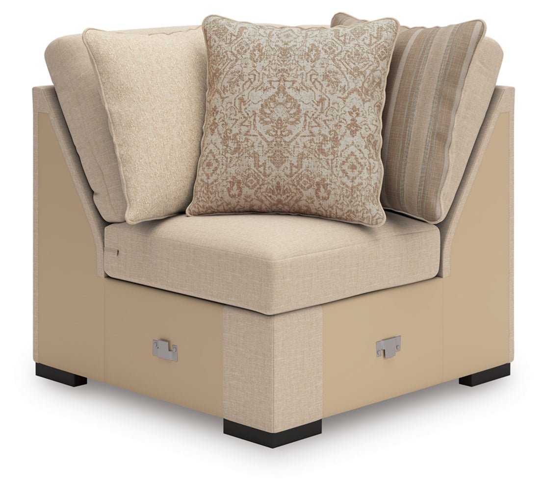 AshleyLadyMae 3 - Piece Sectional