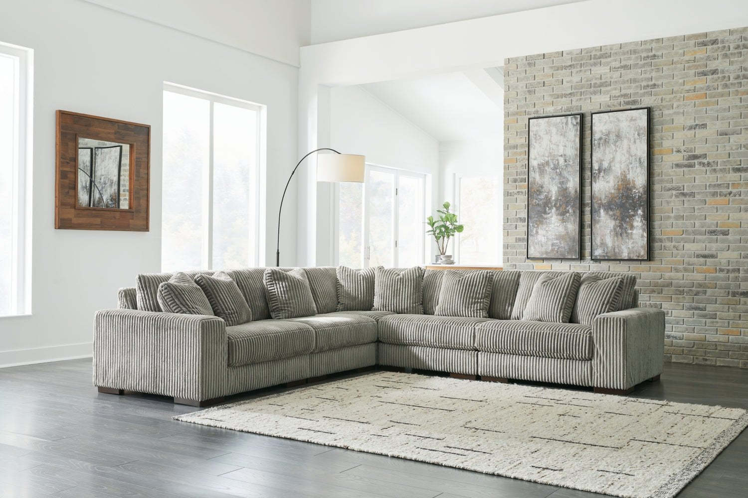 AshleyLindyn 5 - Piece Sectional