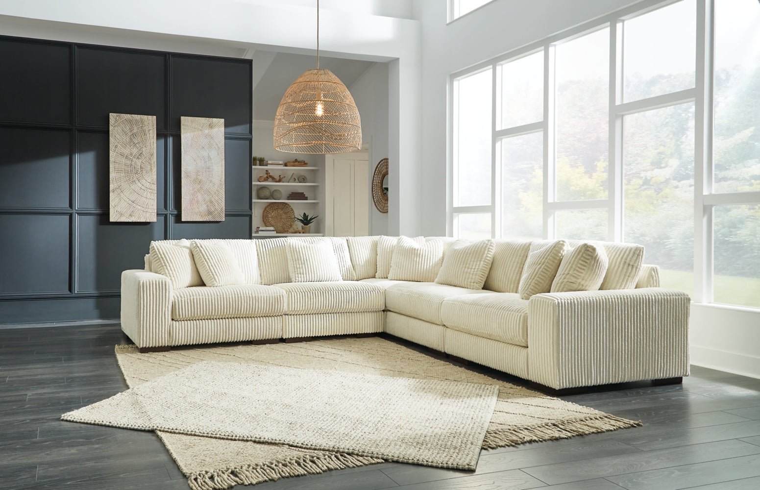 AshleyLindyn 5 - Piece Sectional
