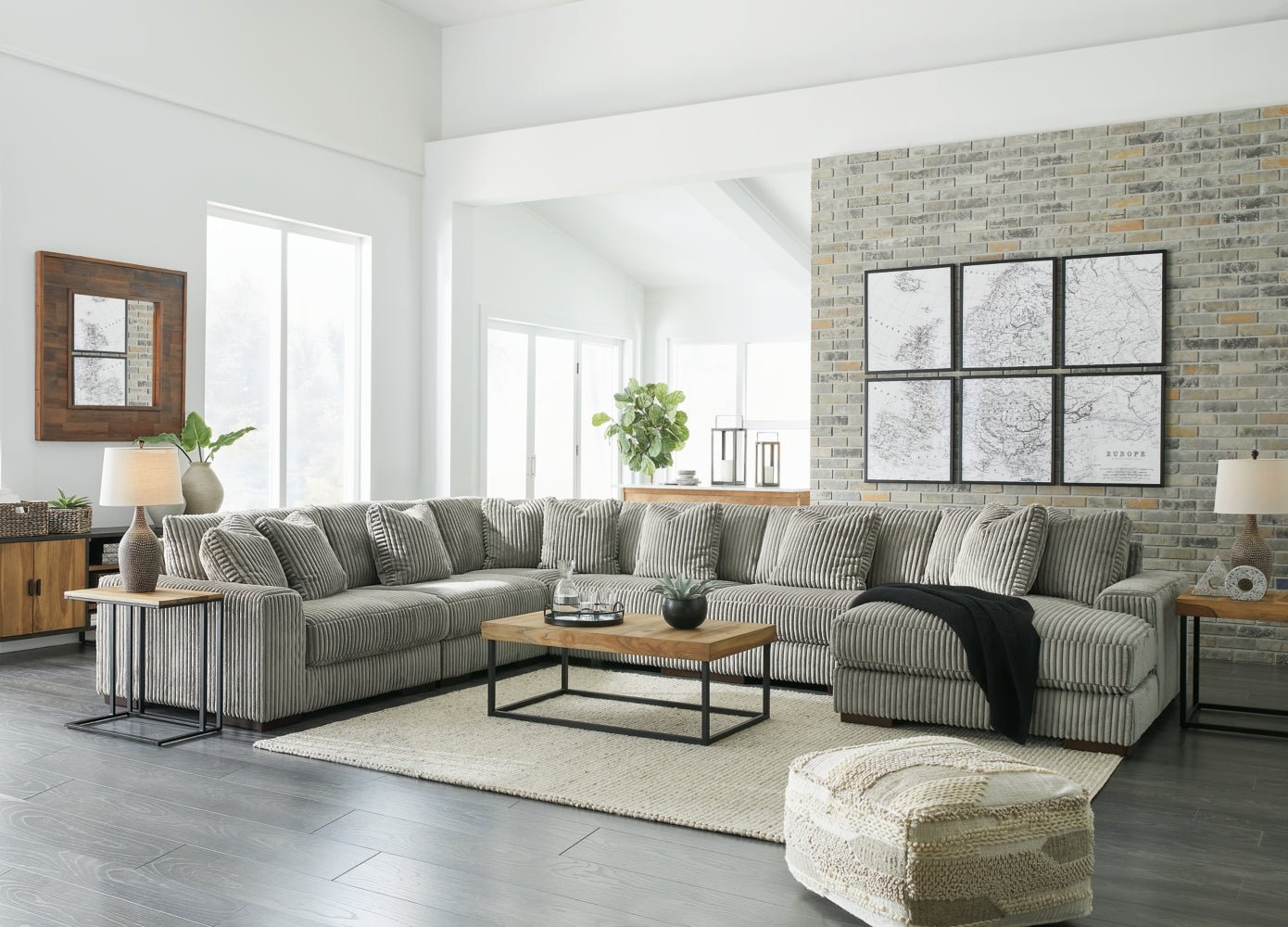 AshleyLindyn 6 - Piece Sectional with Chaise