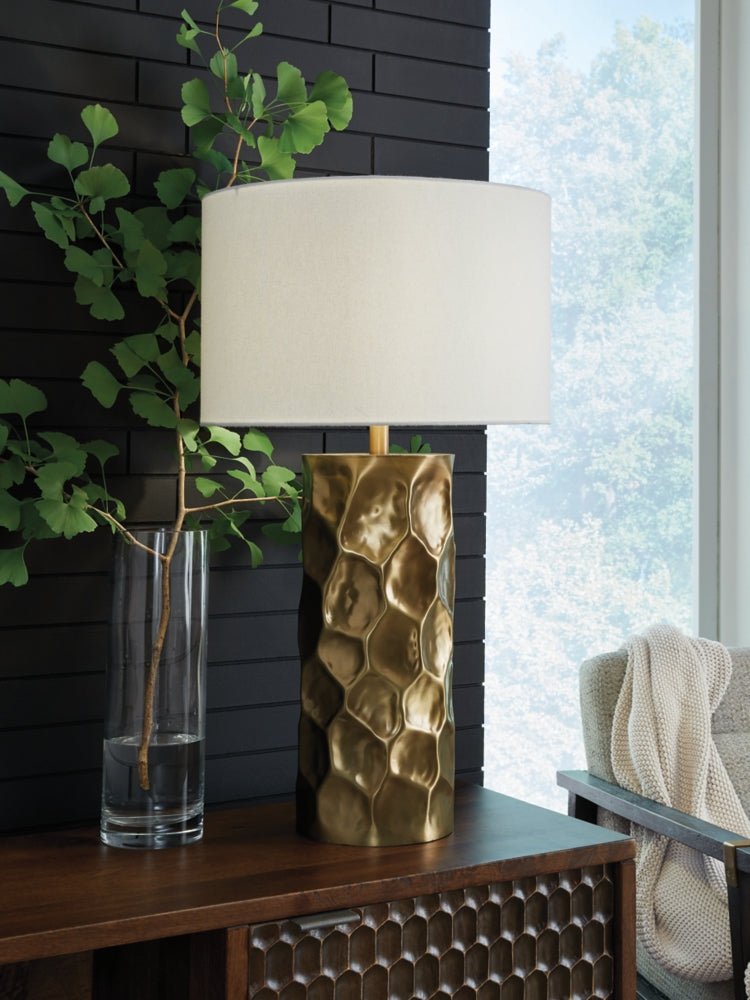 AshleyMarshawn Table Lamps
