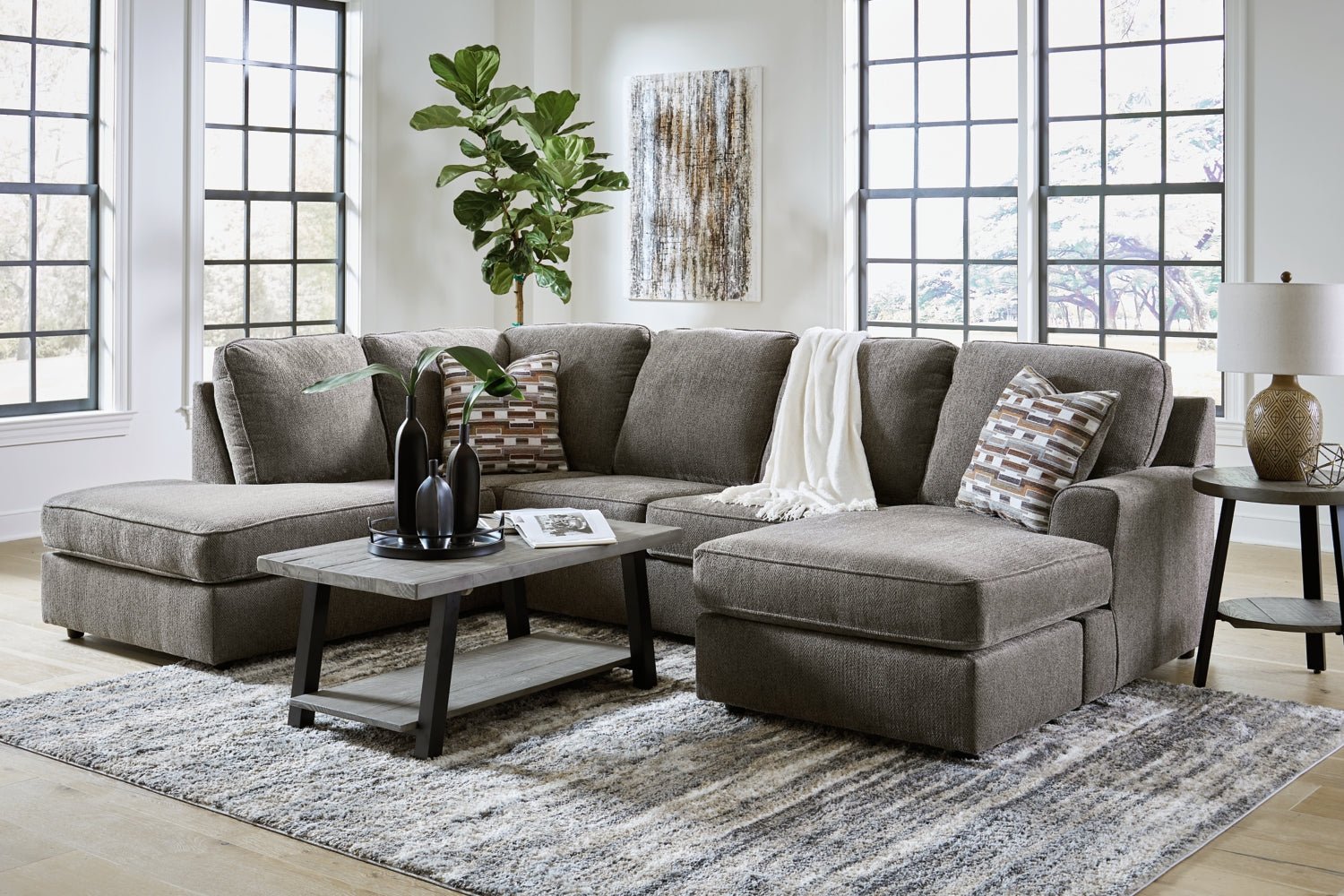 AshleyO'Phannon 2 - Piece Sectional with Chaise