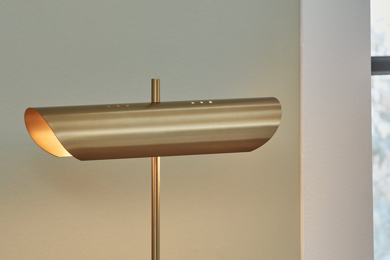 AshleyRowleigh Desk Lamps
