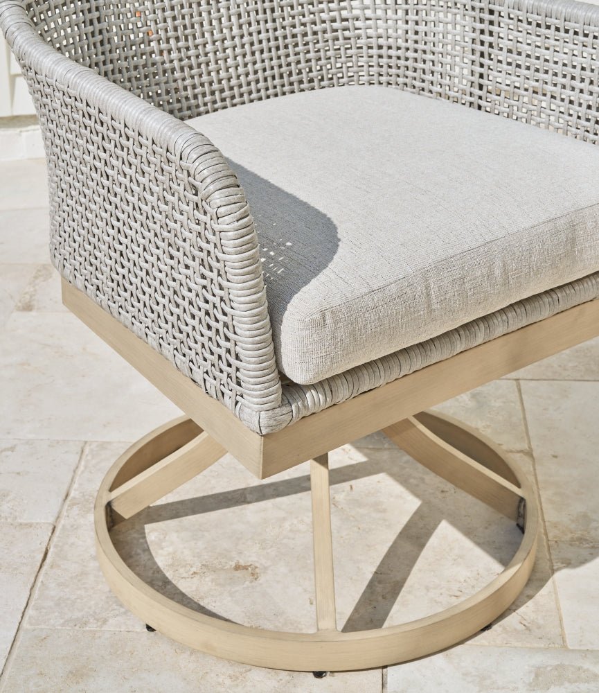 AshleySeton Creek Outdoor Dining Set