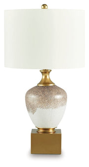 AshleyTavisburg Table Lamps