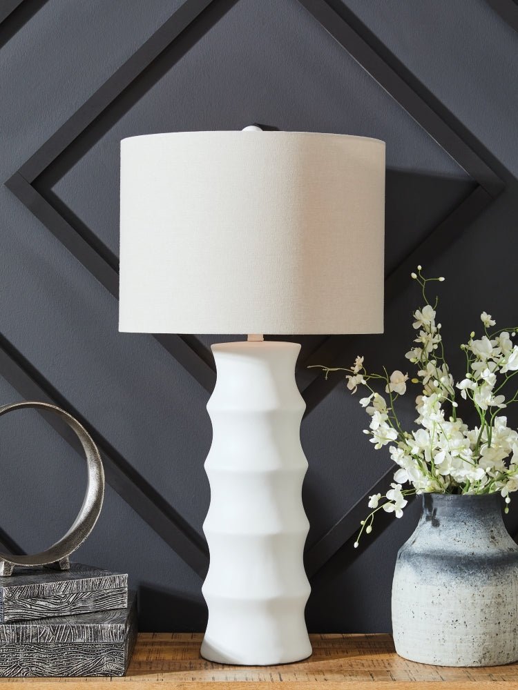 AshleyVeraleigh Table Lamps
