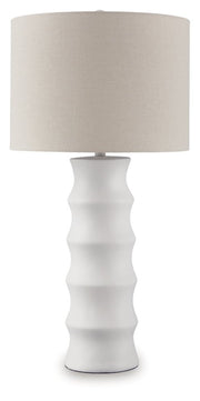 AshleyVeraleigh Table Lamps