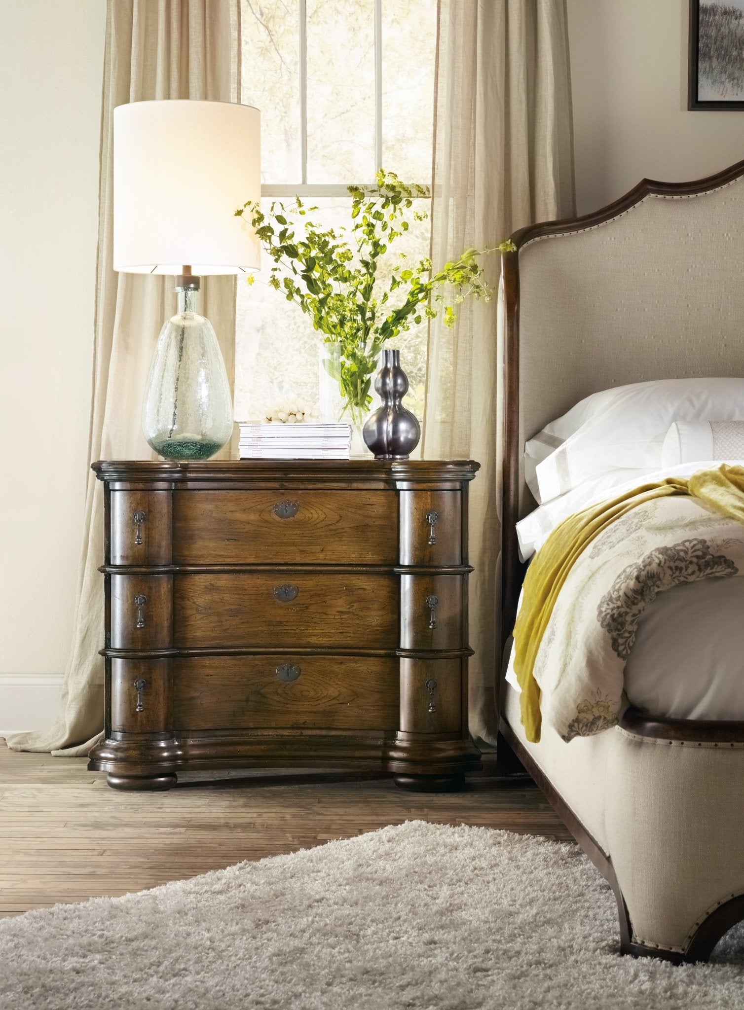 HookerArchivist Bachelors Chest