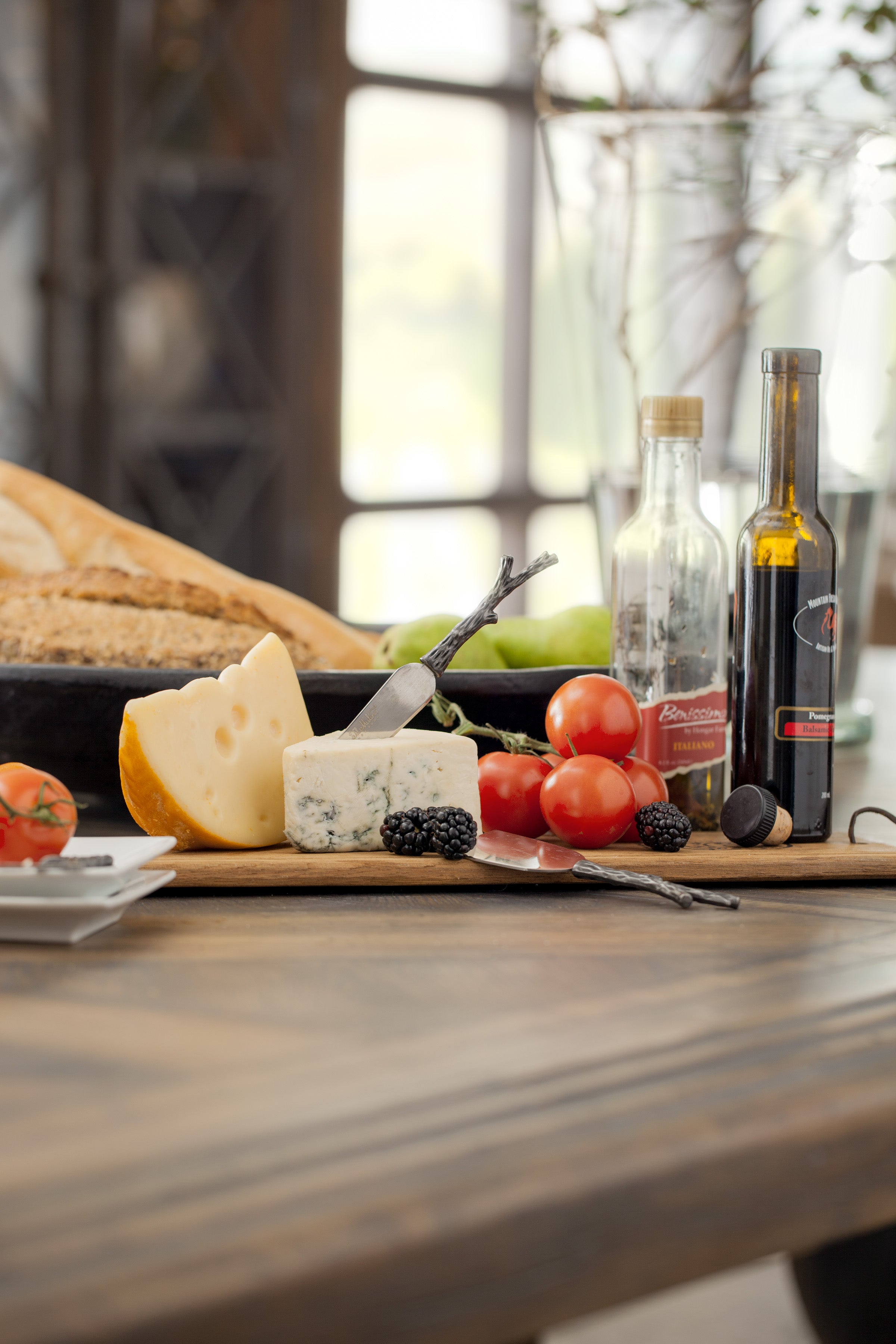 Bandera 86in Table with 2-18in Leaves