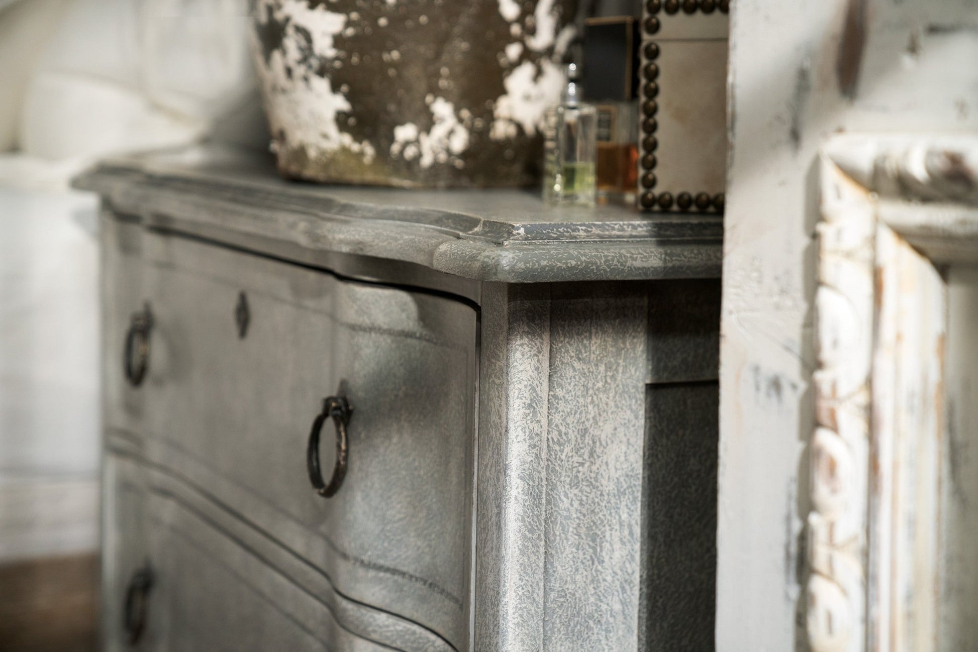 HookerBoheme Verbena Bachelors Chest