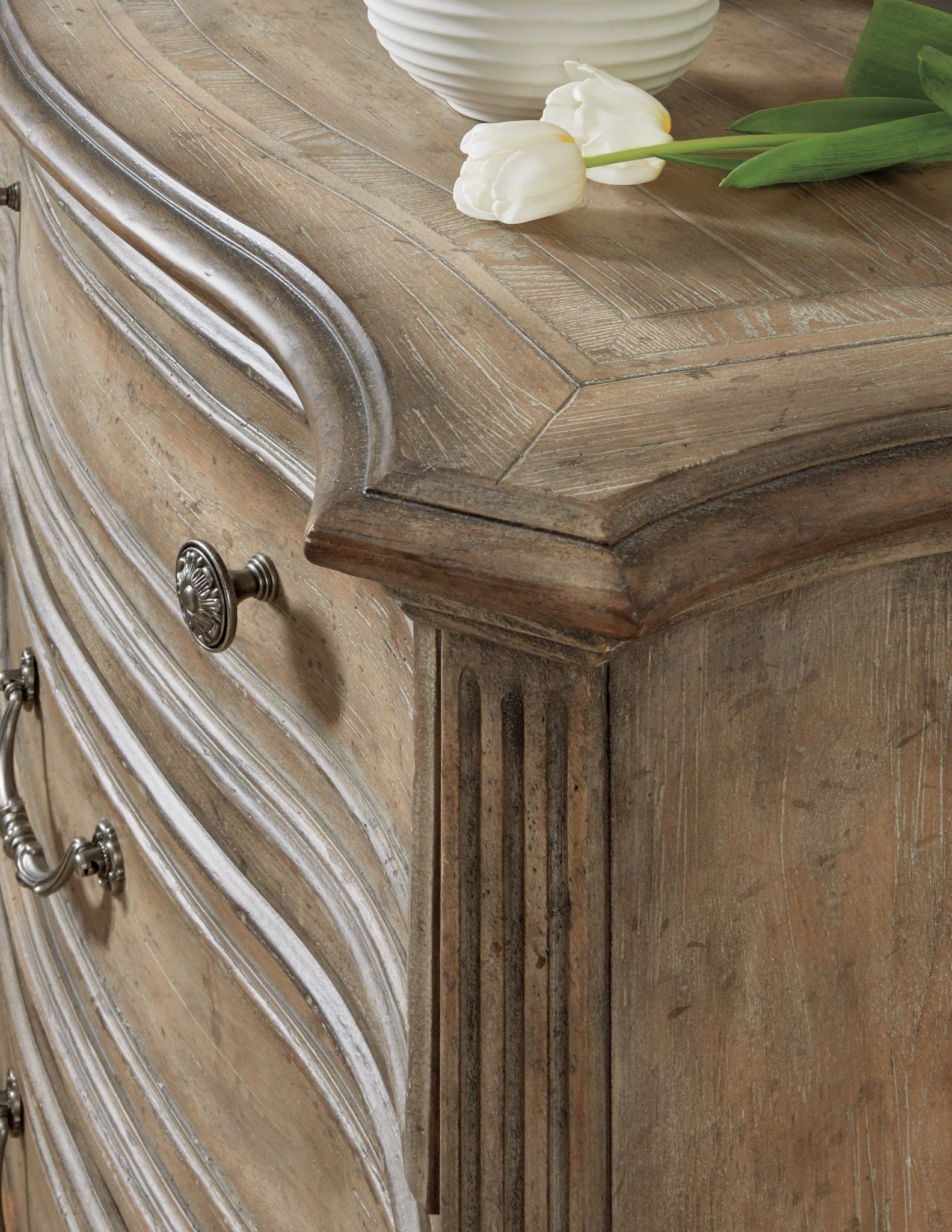 HookerCastella Bachelors Chest