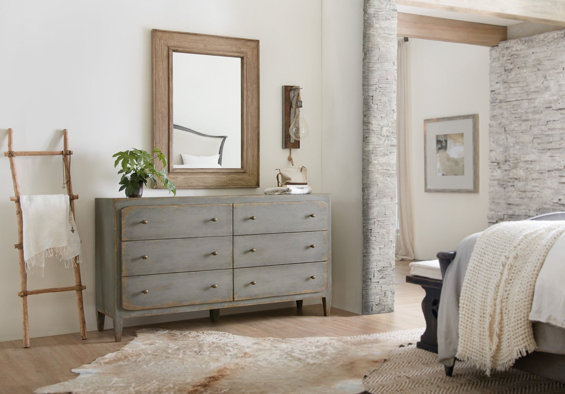 HookerCiao Bella Six - Drawer Dresser - Speckled Gray