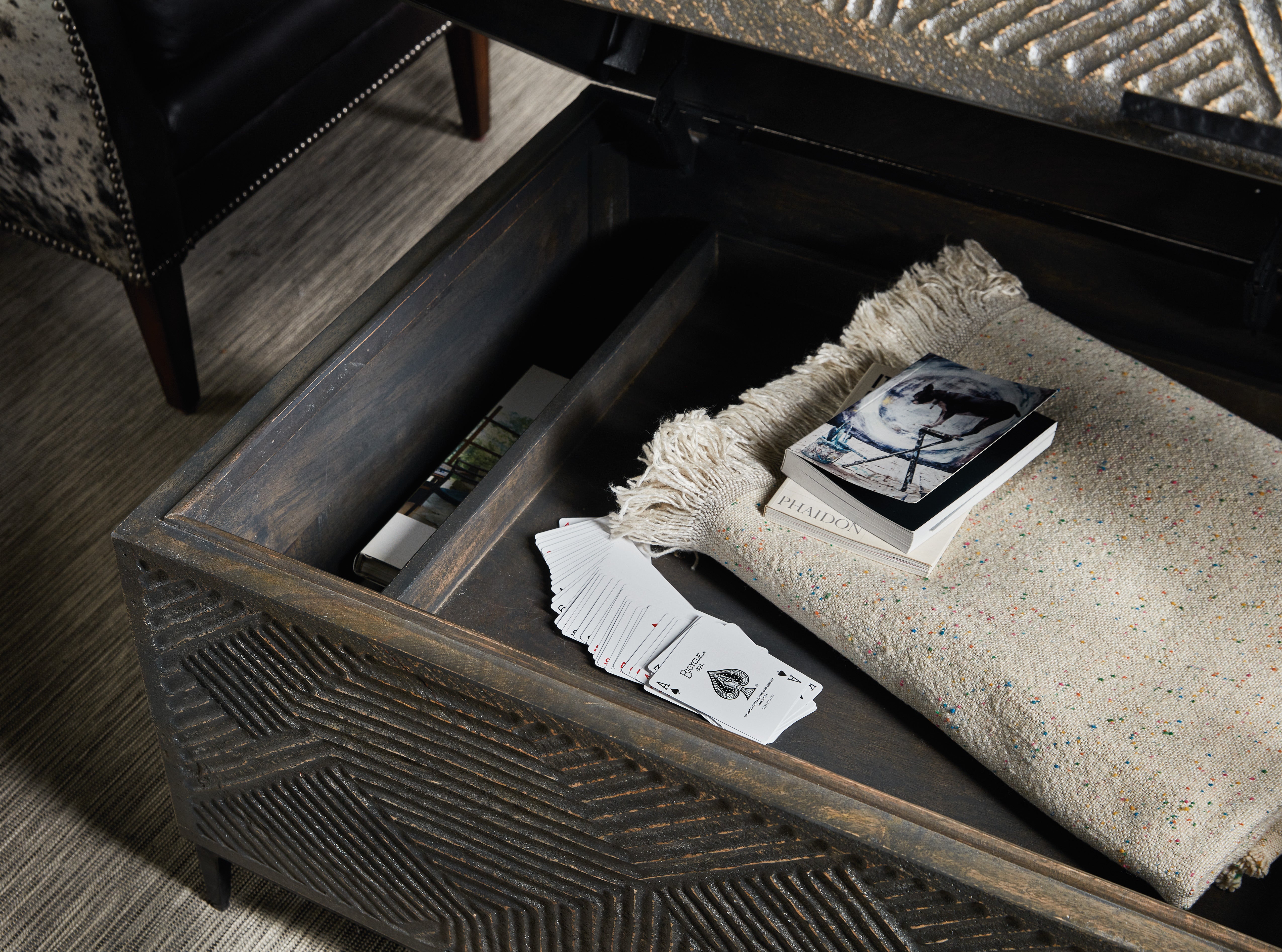 商业与市场雕花箱式鸡尾酒桌