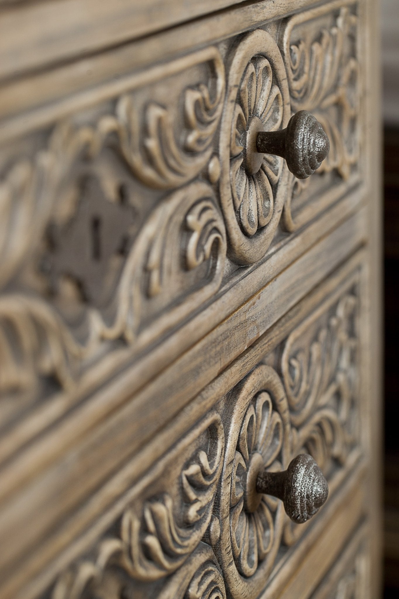 HookerFloresville Bachelors Chest