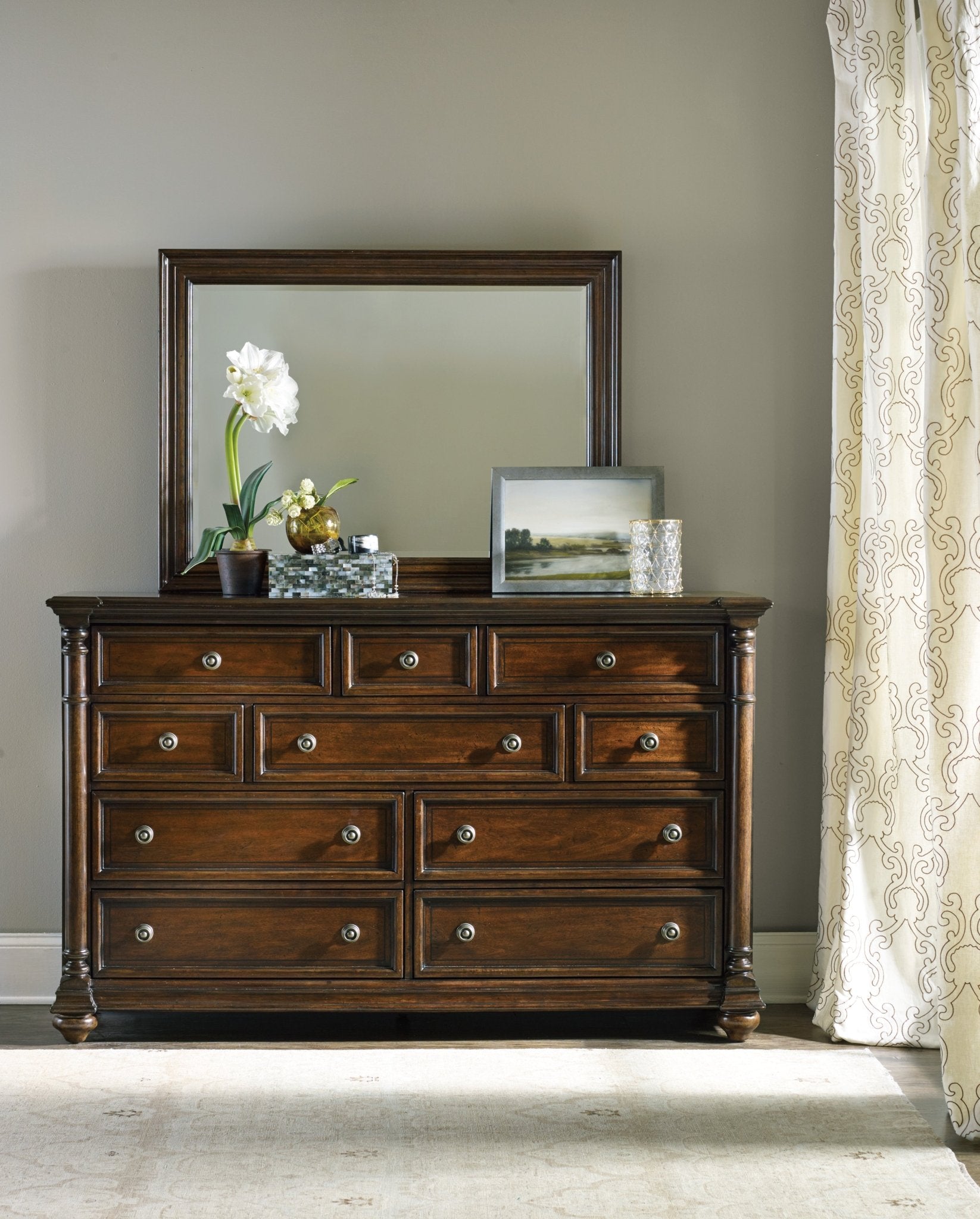 HookerLeesburg Dresser