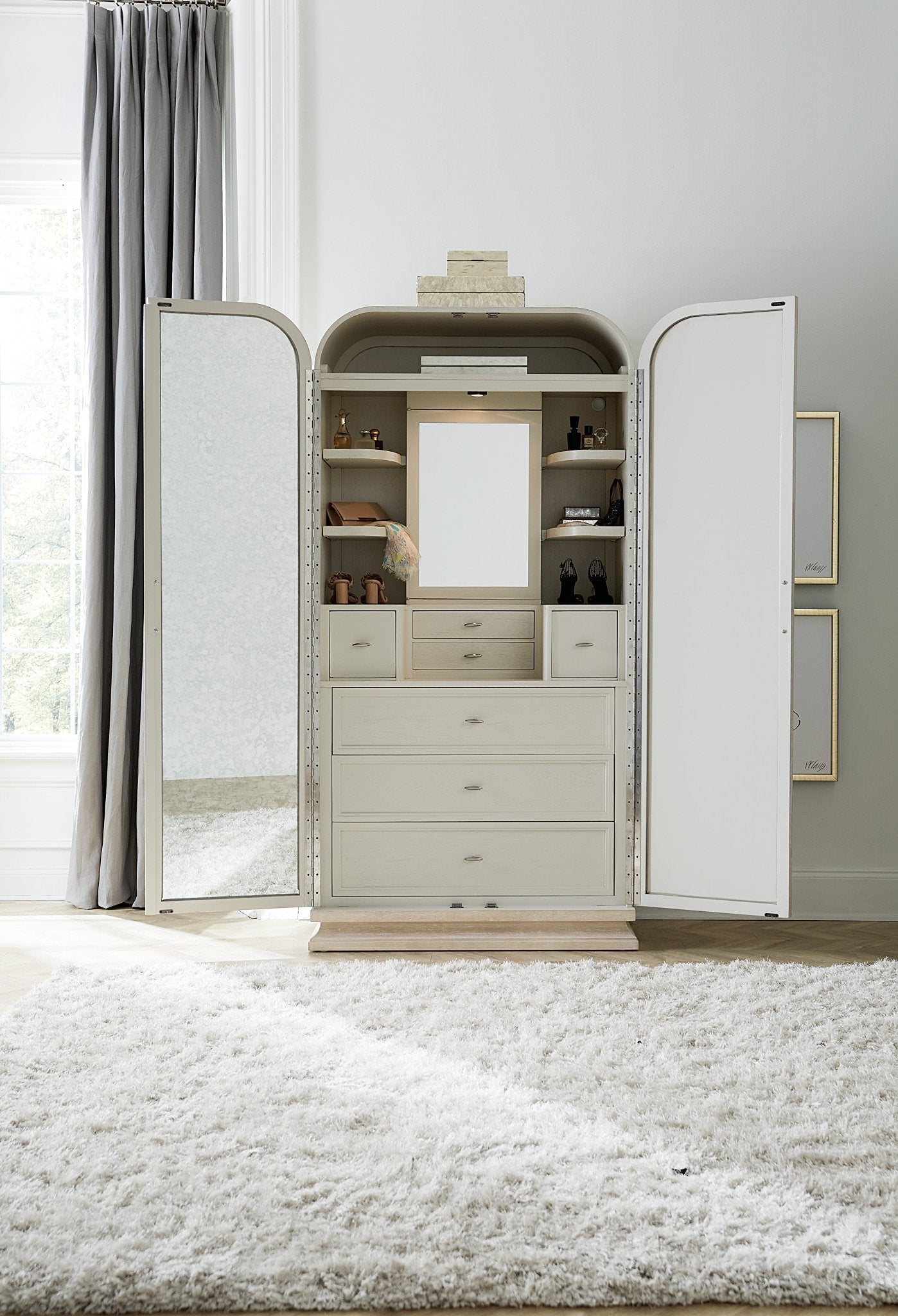 HookerNouveau Chic Wardrobe