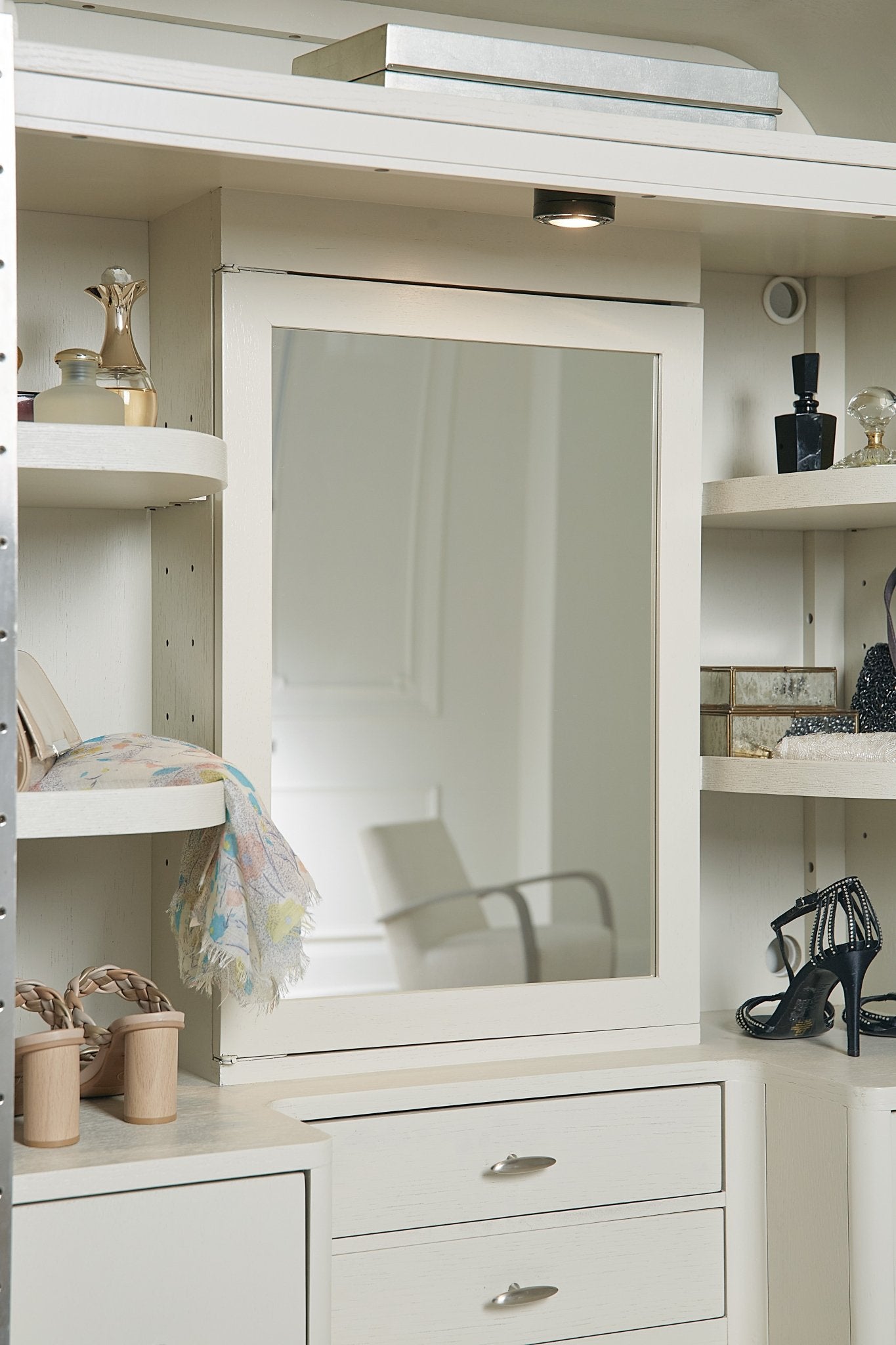 HookerNouveau Chic Wardrobe