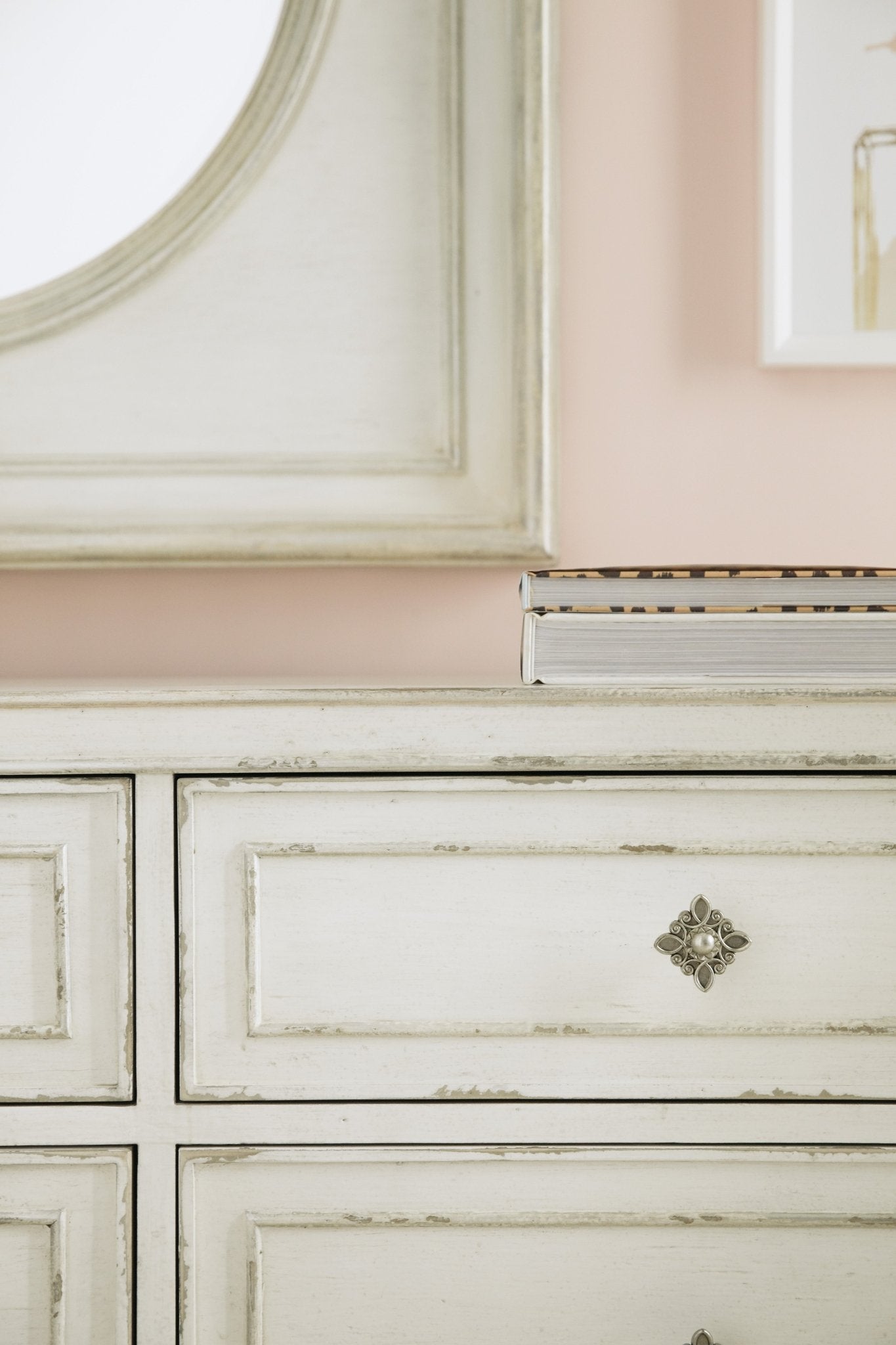 HookerSanctuary Anastasie Dresser