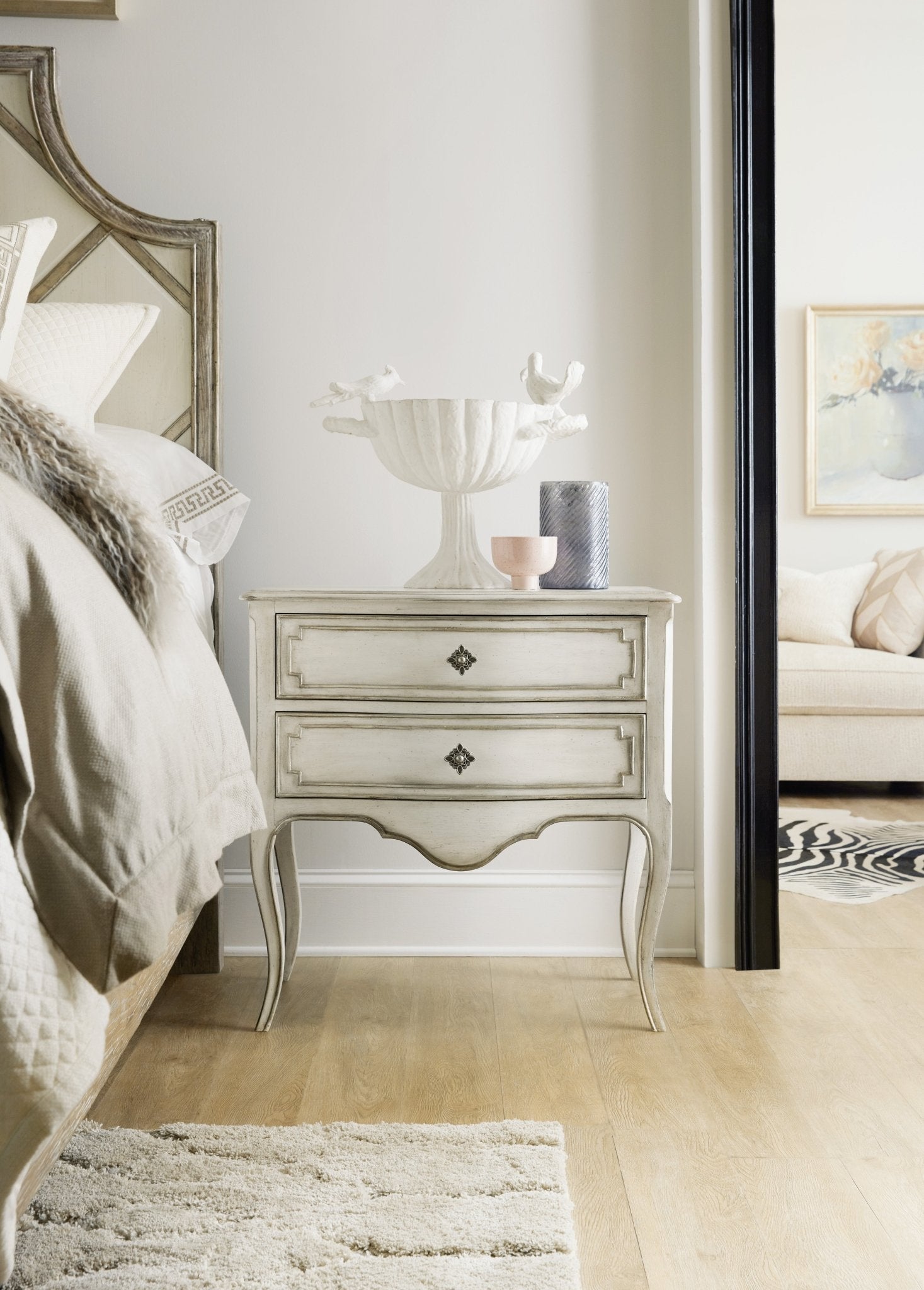HookerSanctuary Coco En Blanc Nightstand