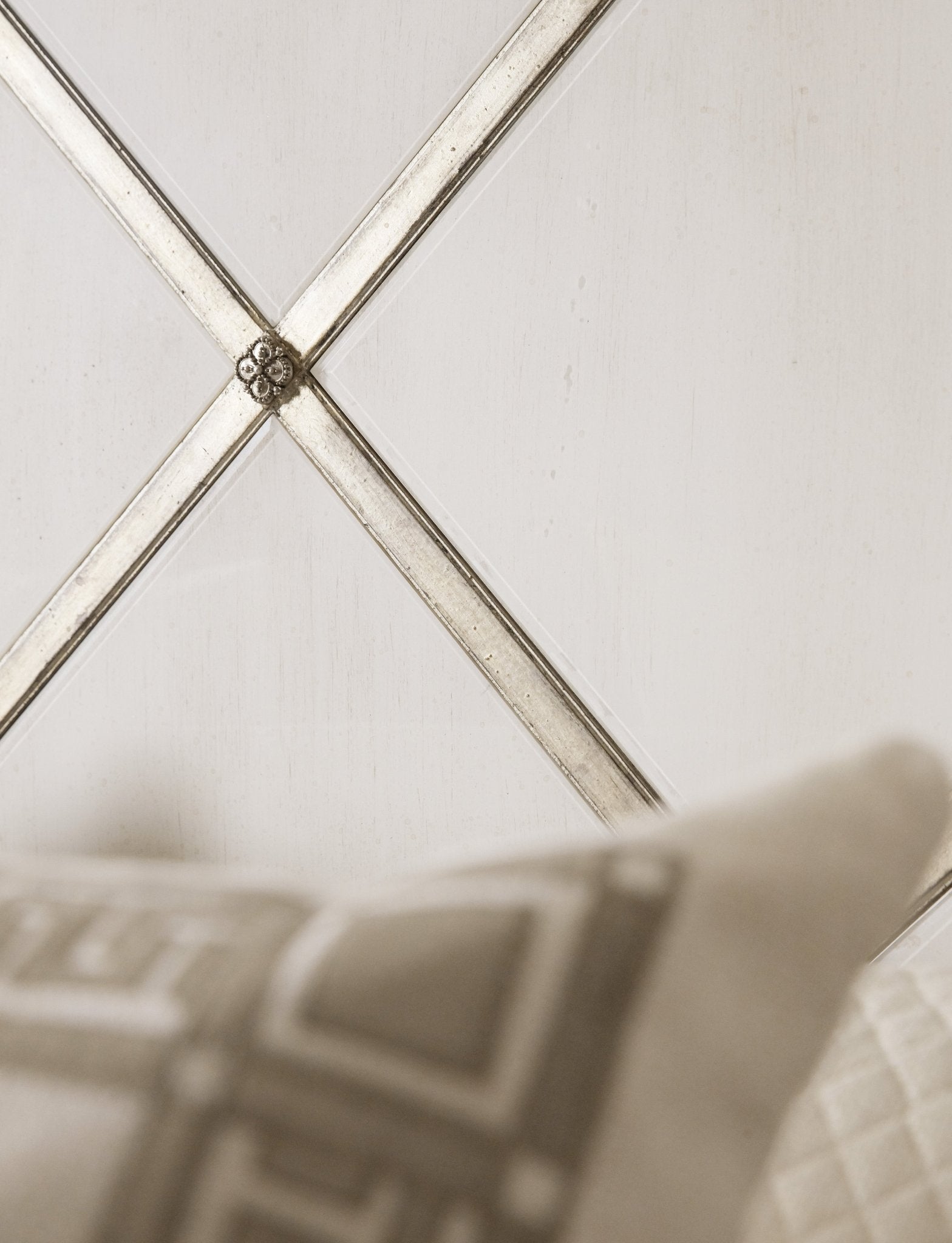 HookerSanctuary Diamont King Panel Bed