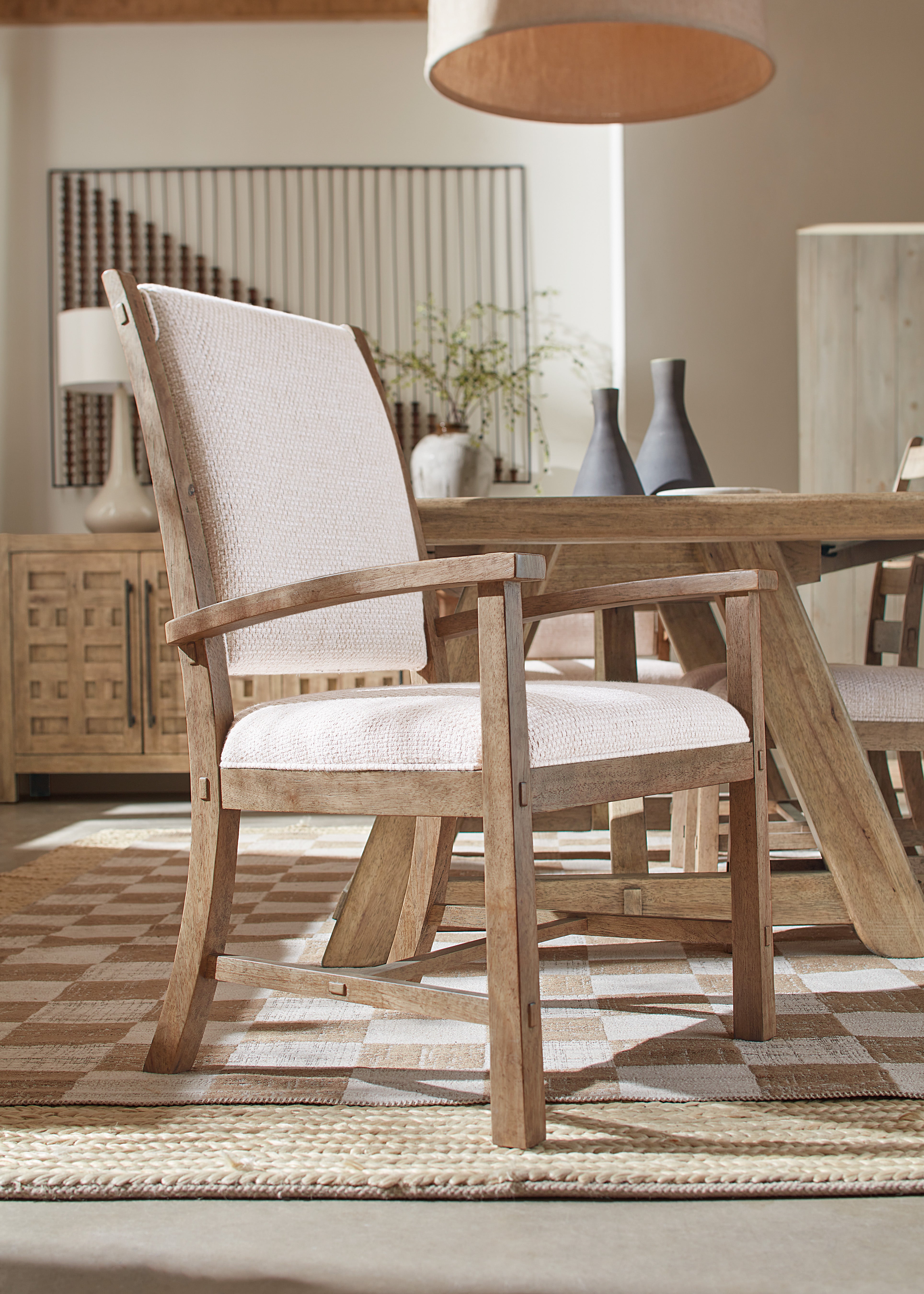 葡萄园排屋柱背软垫扶手椅