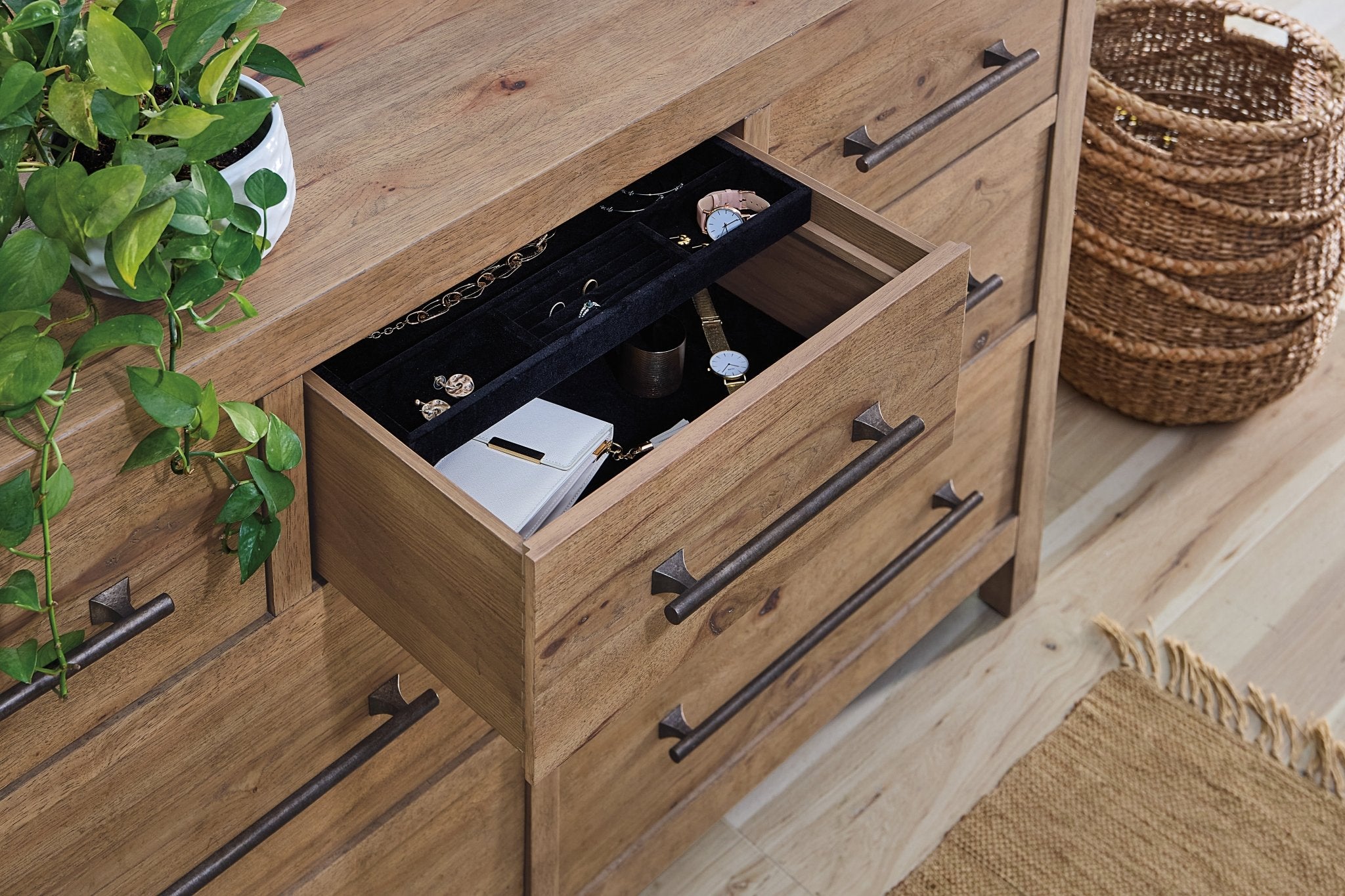 HookerVineyard Row Seven - Drawer Dresser