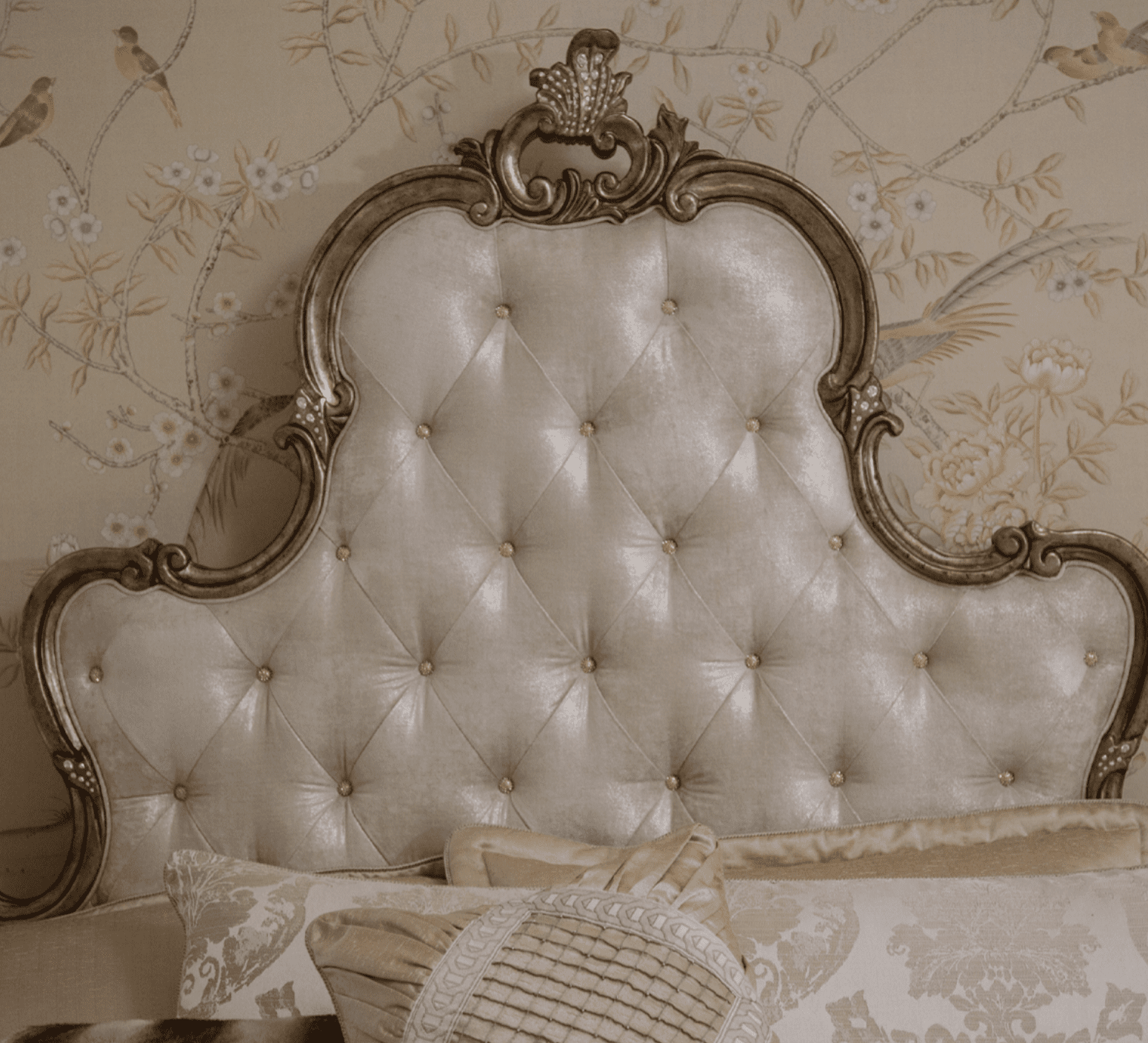 Michael Aminiplatine de royale Antique Platinum Cal King Panel Bed