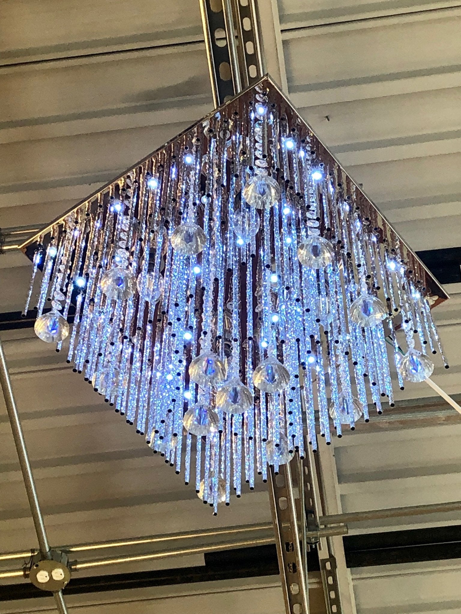 ModernLivingAF - 7871/400x400 Chandelier