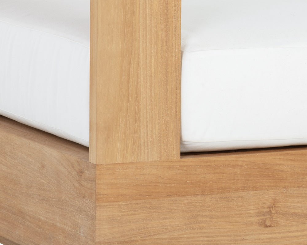 SunpanTahiti Swivel Lounge Chair