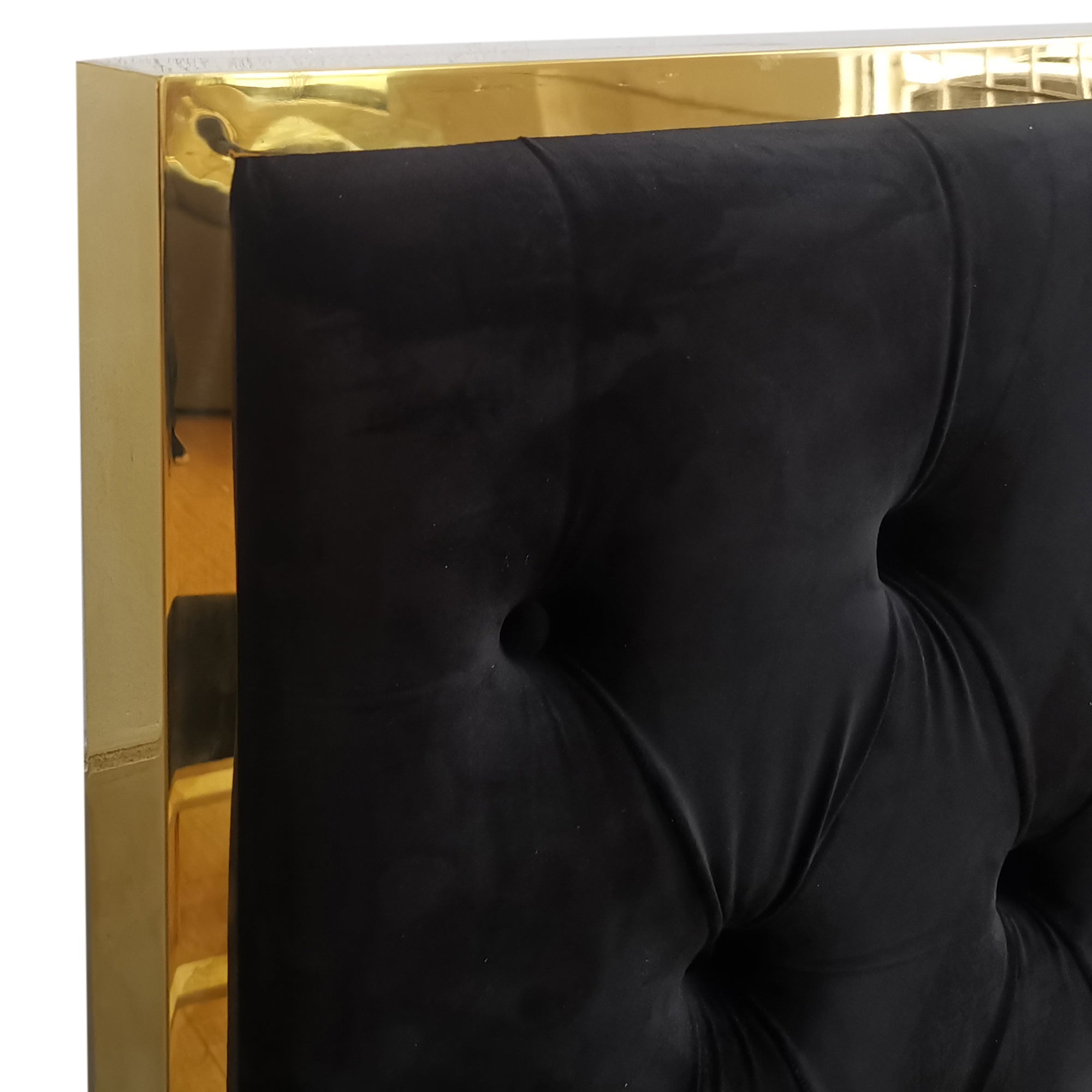 WorldwideLUCILLE - 60'' BED - BLACK/GOLD